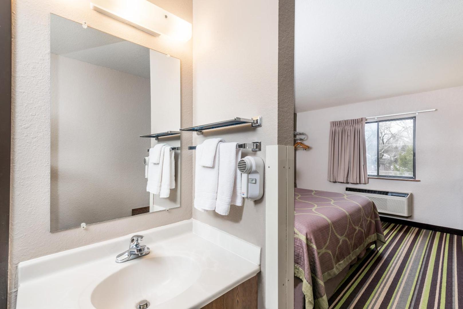 Super 8 by Wyndham Kalispell Glacier National Park Super 8 by Wyndham Kalispell Glacier National Park