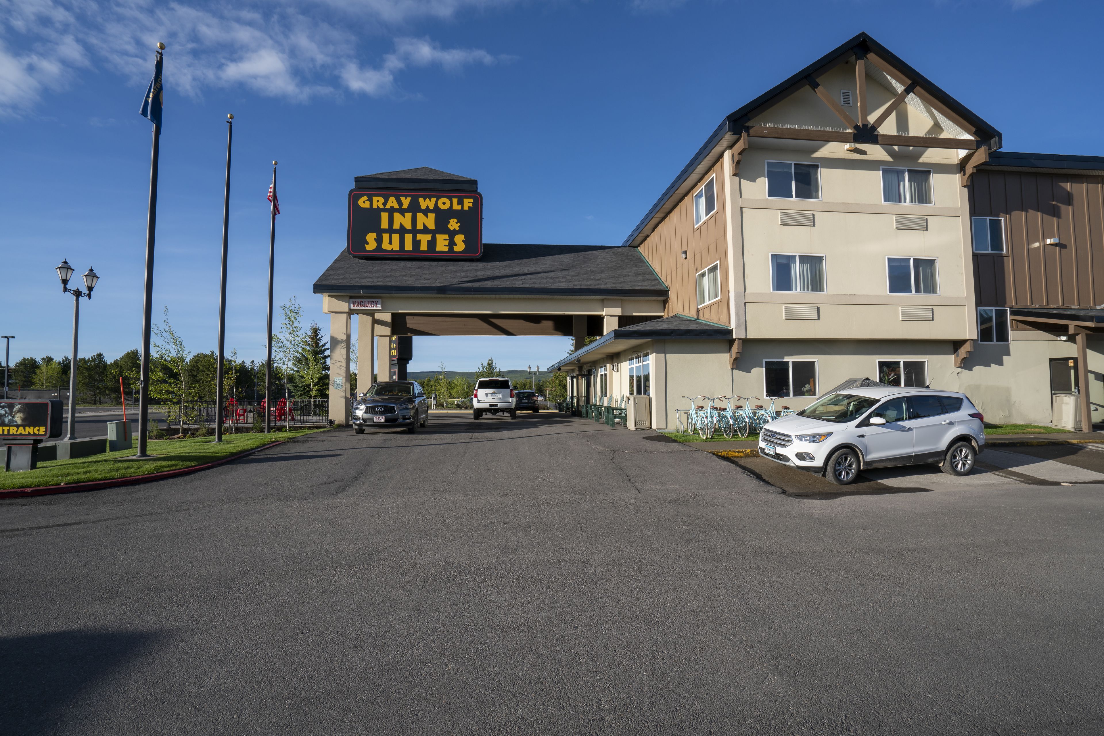 Gray Wolf Inn & Suites