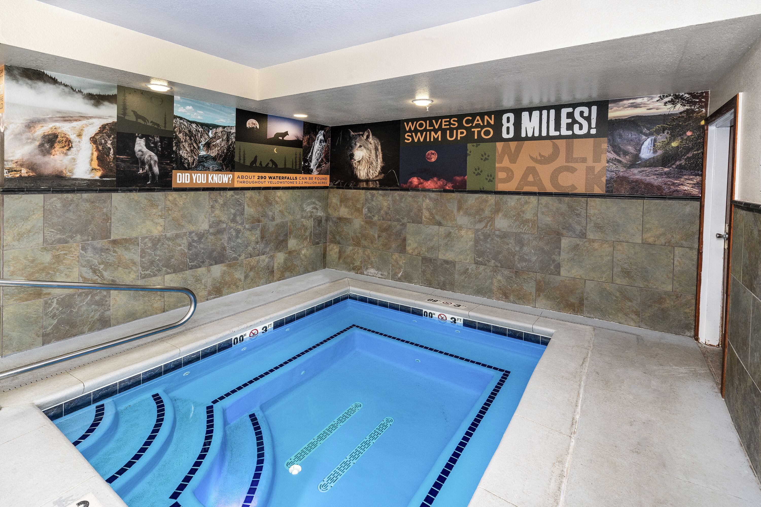 Gray Wolf Inn & Suites