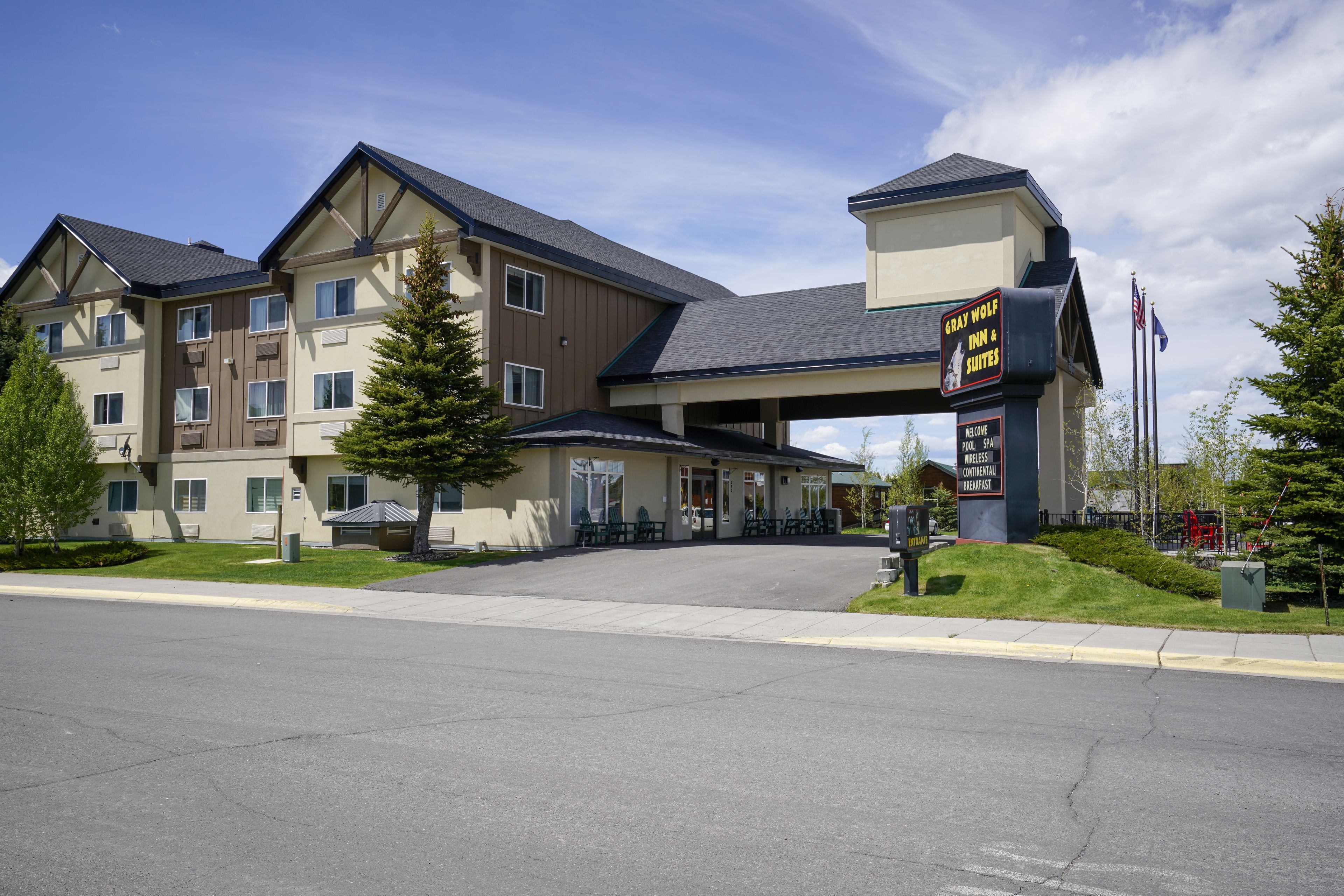 Gray Wolf Inn & Suites