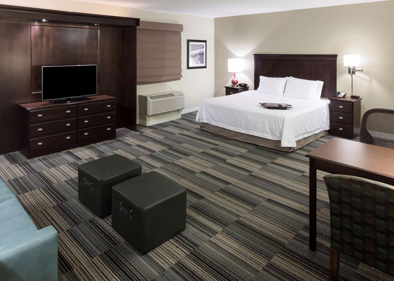Hampton Inn & Suites Omaha-Downtown Hampton Inn & Suites Omaha-Downtown