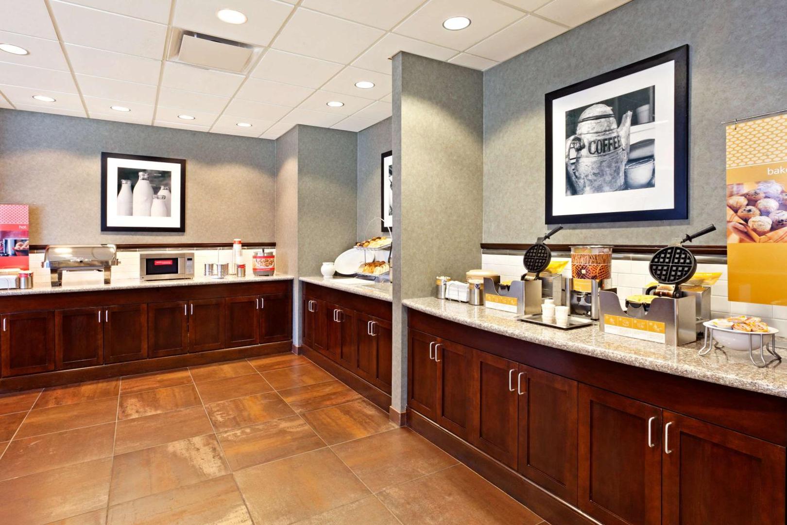 Hampton Inn & Suites Omaha-Downtown Hampton Inn & Suites Omaha-Downtown