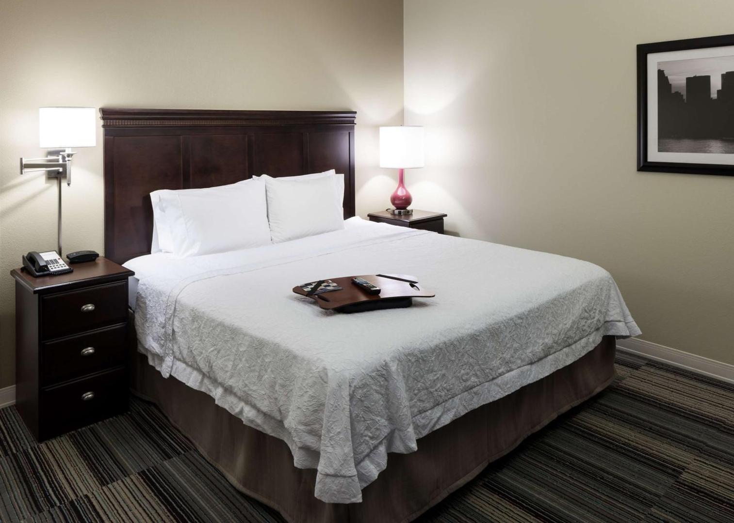 Hampton Inn & Suites Omaha-Downtown Hampton Inn & Suites Omaha-Downtown