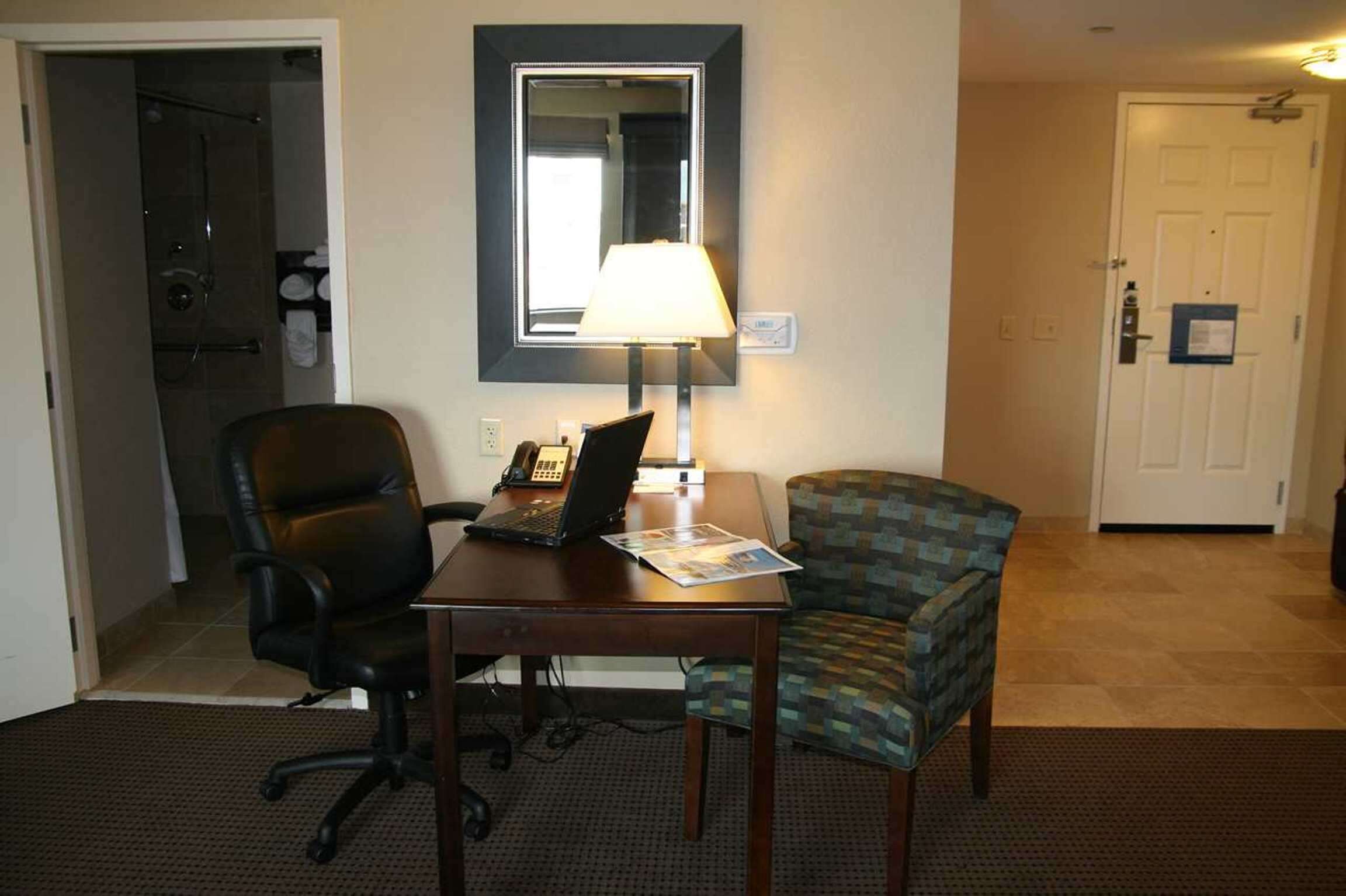 Hampton Inn & Suites Omaha-Downtown Hampton Inn & Suites Omaha-Downtown