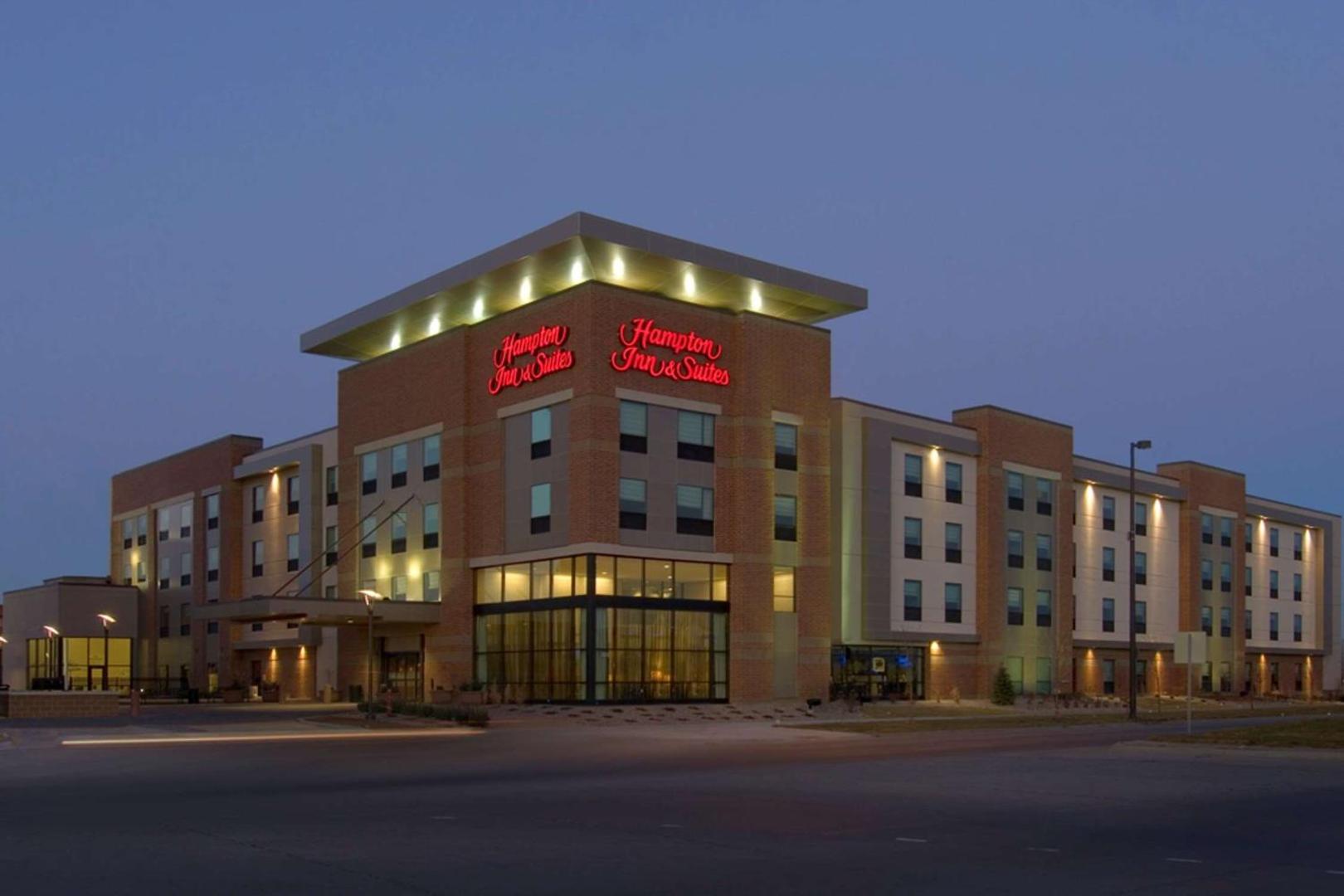 Hampton Inn & Suites Omaha-Downtown Hampton Inn & Suites Omaha-Downtown
