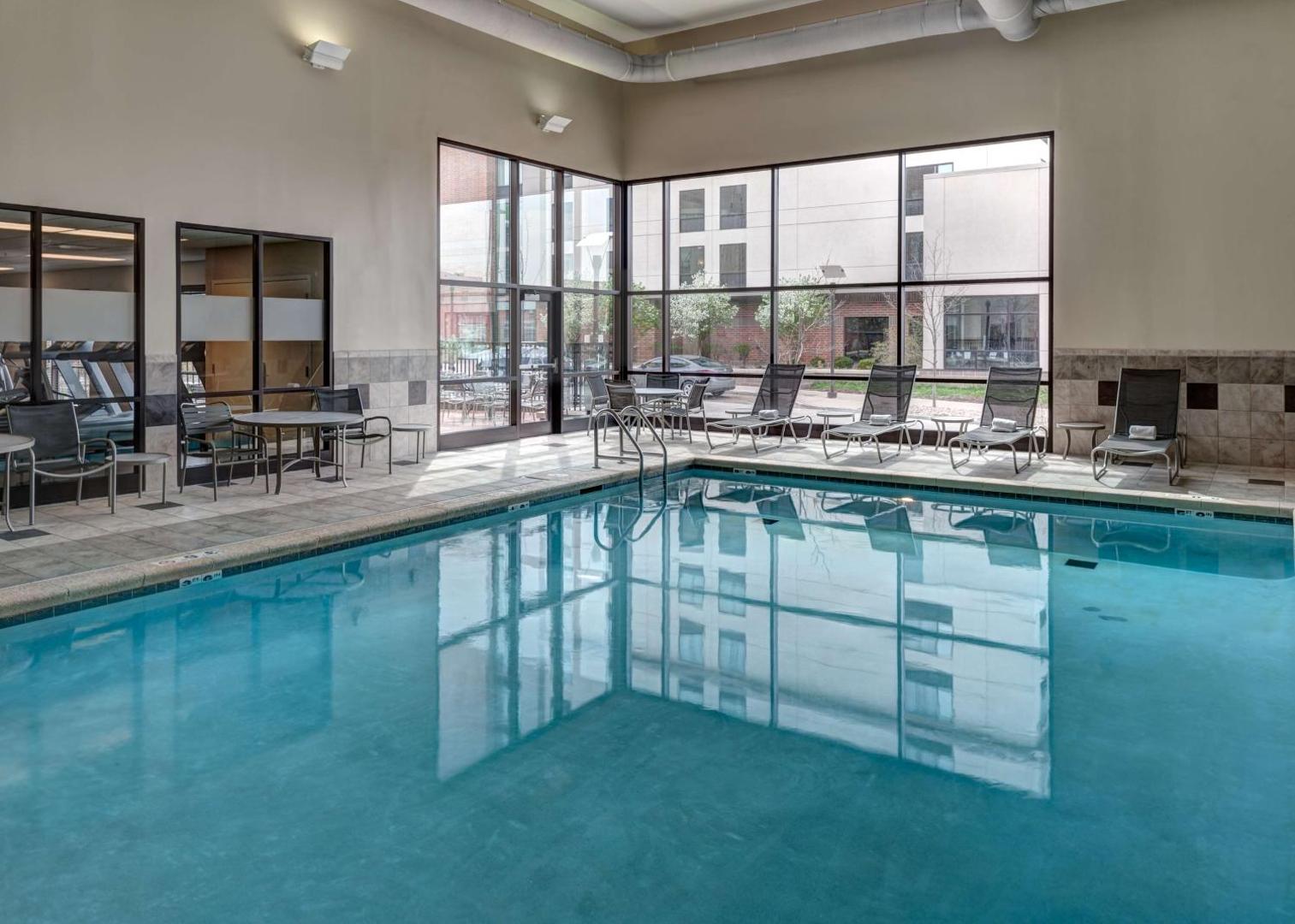 Hampton Inn & Suites Omaha-Downtown Hampton Inn & Suites Omaha-Downtown