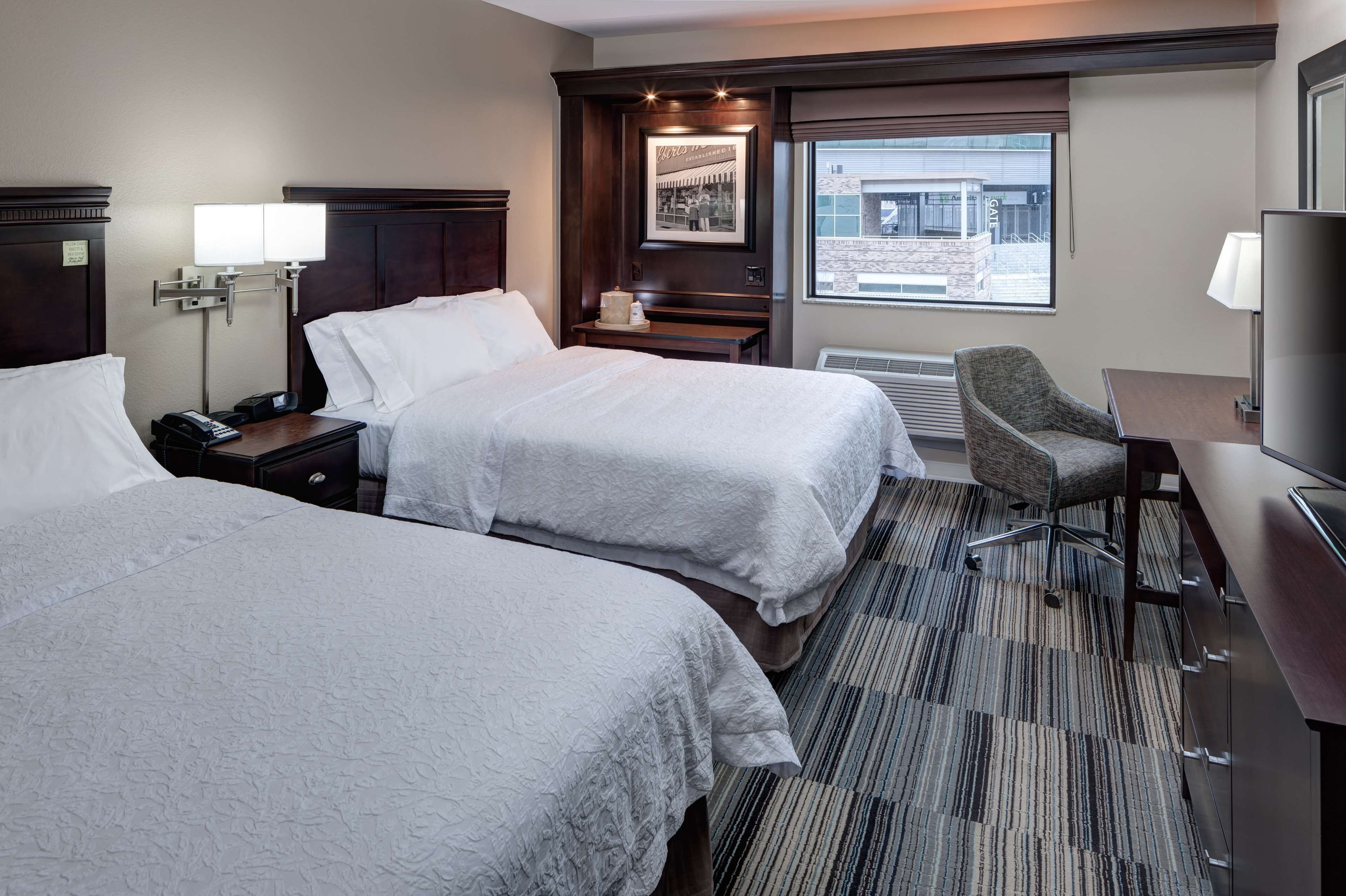 Hampton Inn & Suites Omaha-Downtown Hampton Inn & Suites Omaha-Downtown
