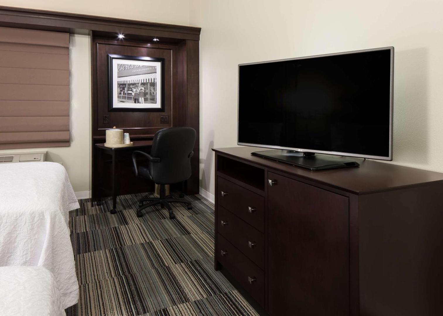 Hampton Inn & Suites Omaha-Downtown Hampton Inn & Suites Omaha-Downtown