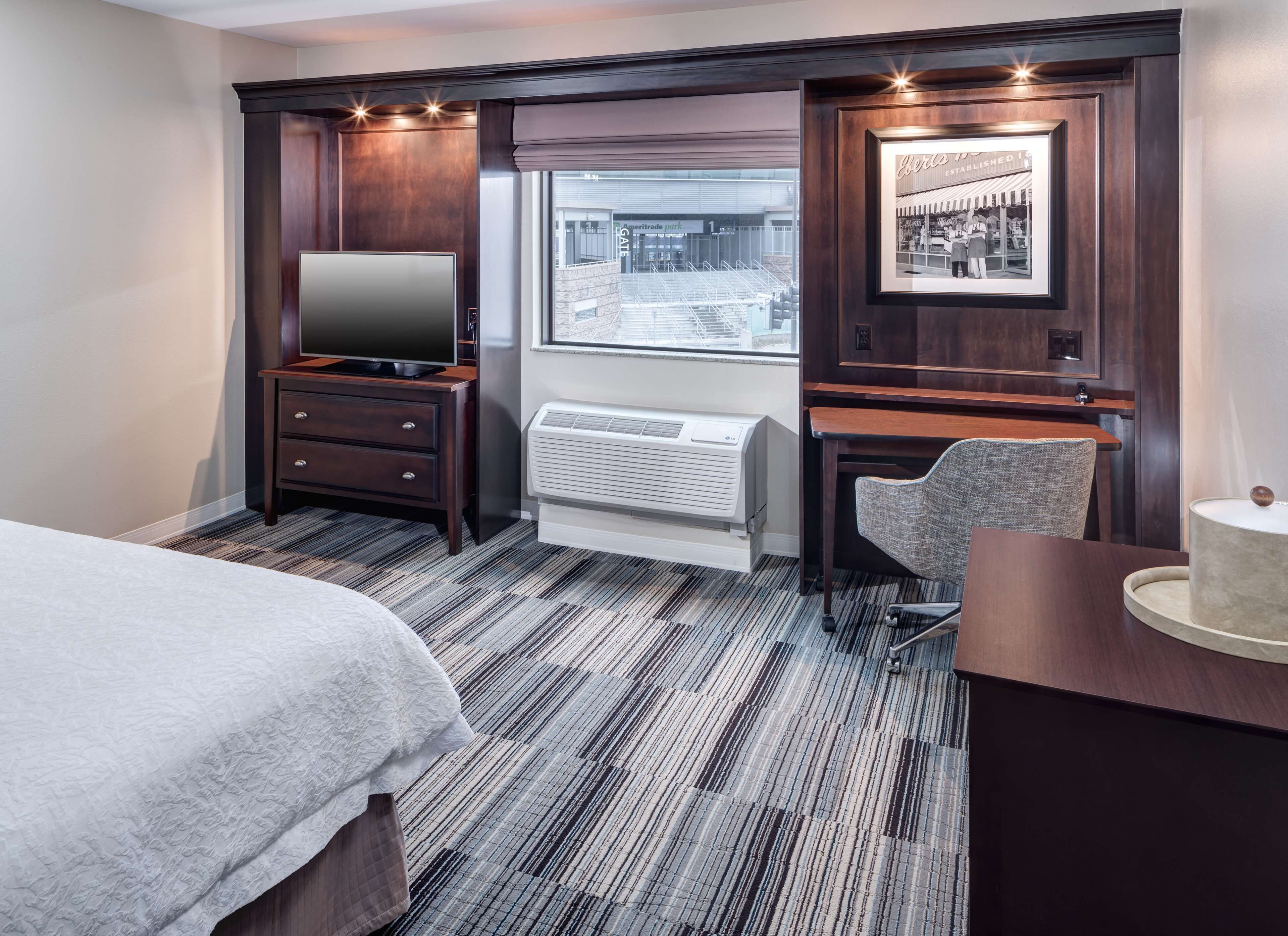 Hampton Inn & Suites Omaha-Downtown Hampton Inn & Suites Omaha-Downtown