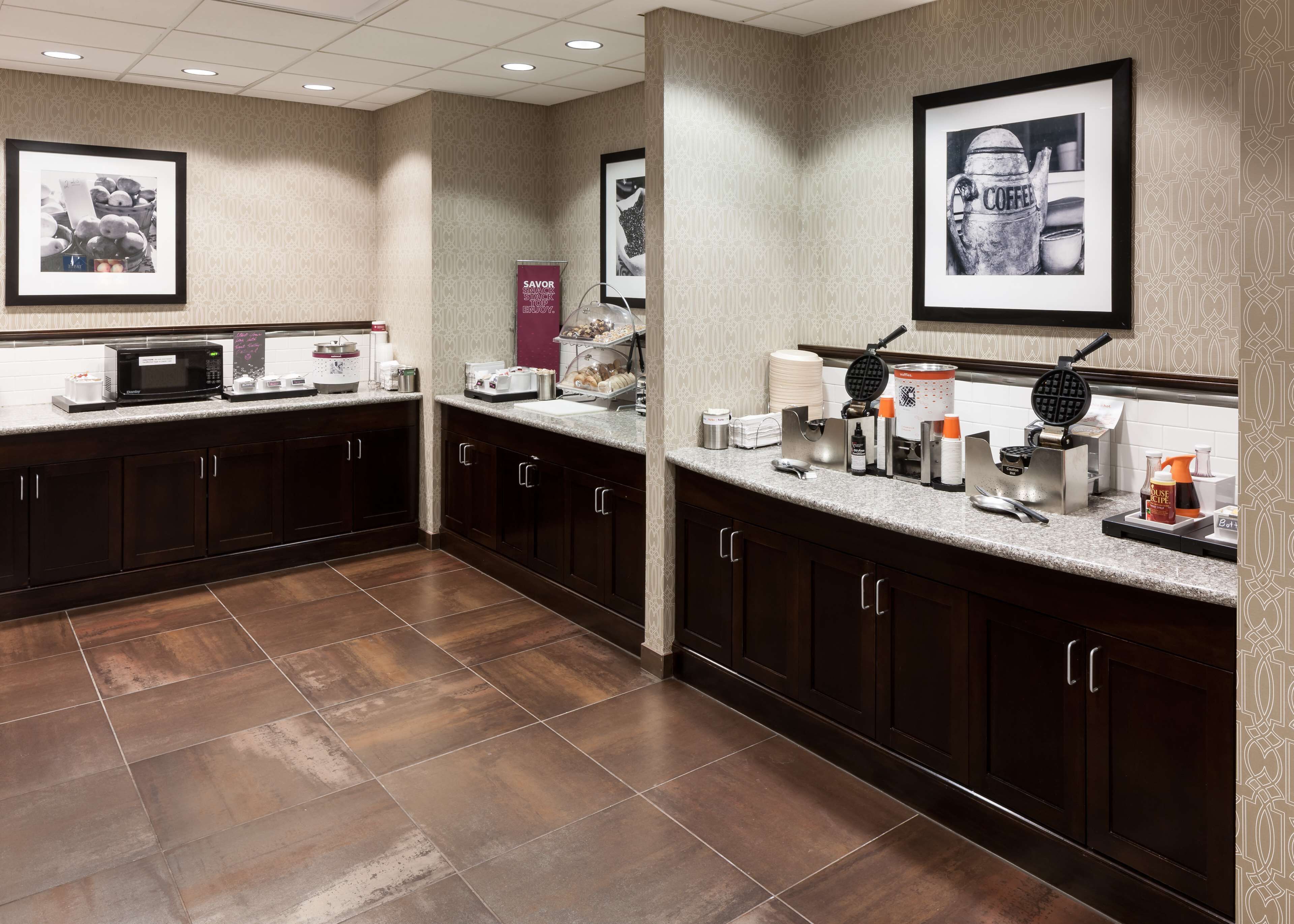 Hampton Inn & Suites Omaha-Downtown Hampton Inn & Suites Omaha-Downtown