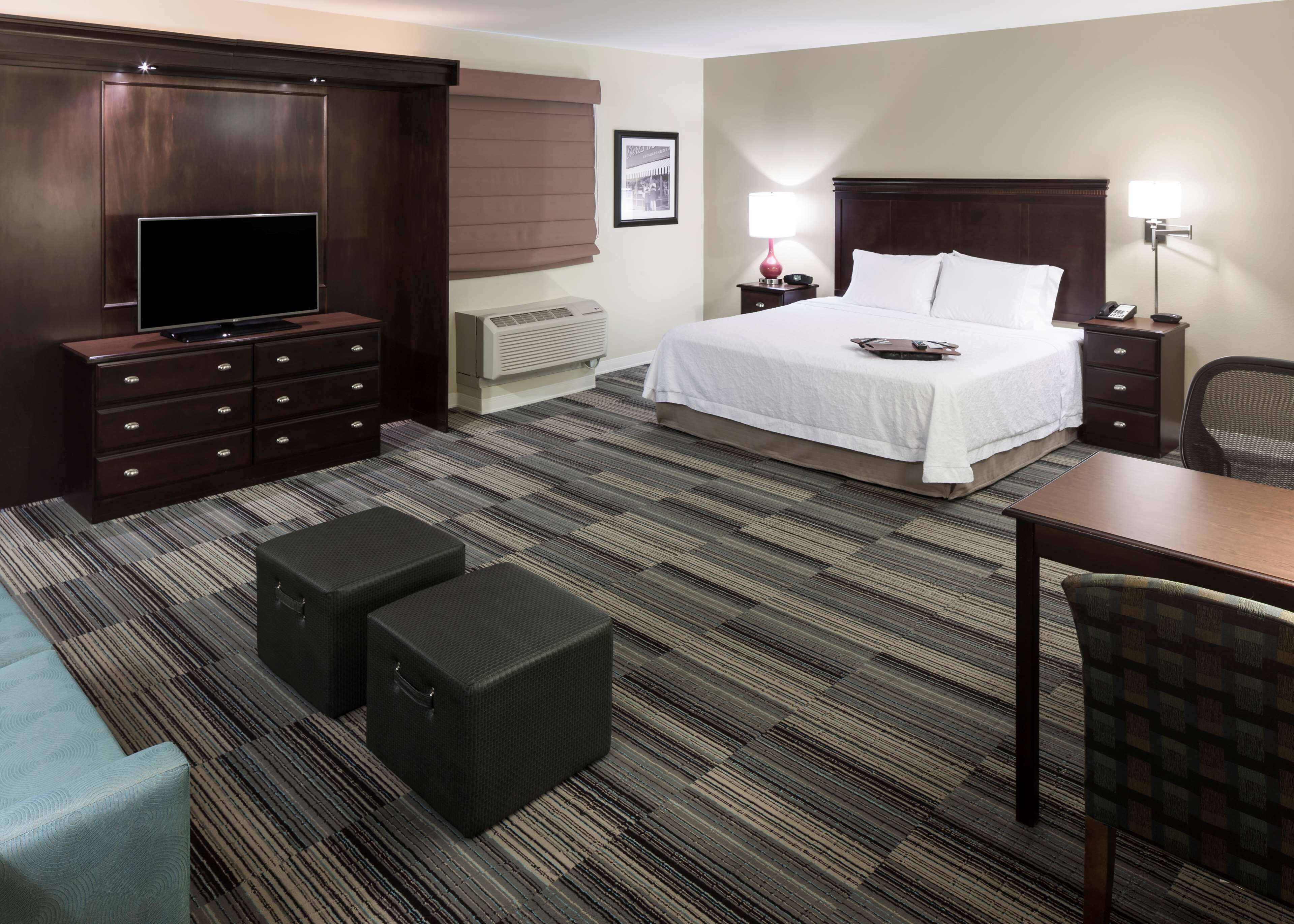 Hampton Inn & Suites Omaha-Downtown Hampton Inn & Suites Omaha-Downtown