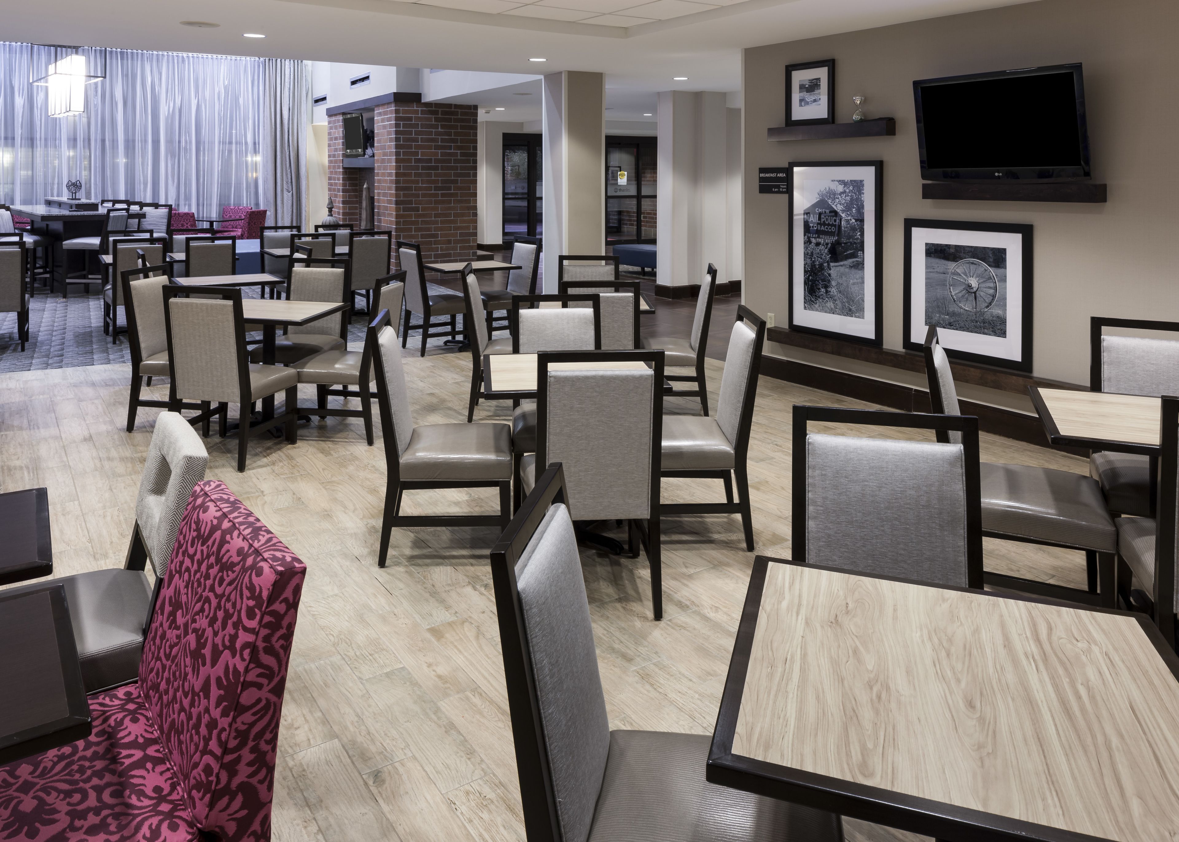 Hampton Inn & Suites Omaha-Downtown Hampton Inn & Suites Omaha-Downtown