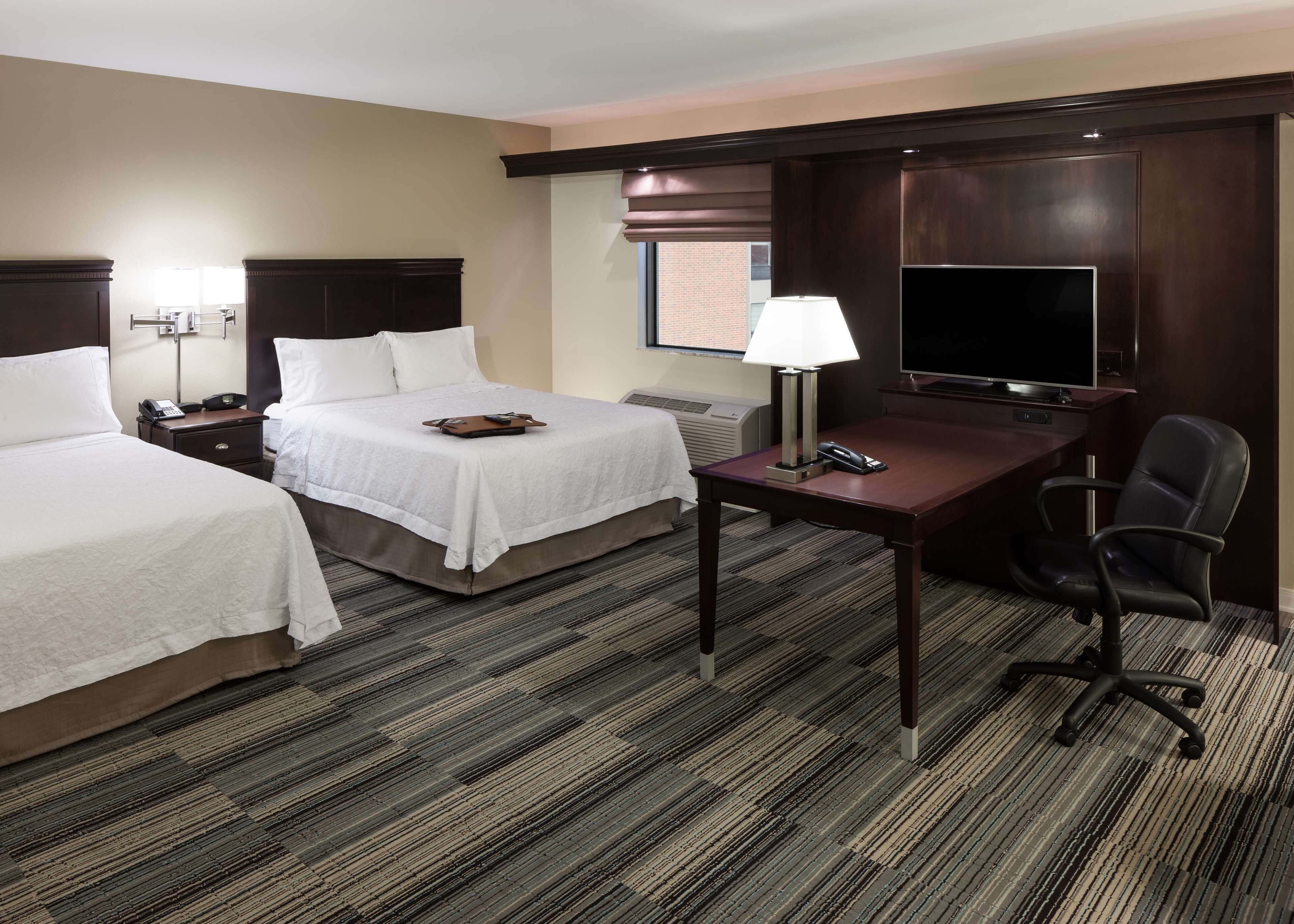 Hampton Inn & Suites Omaha-Downtown Hampton Inn & Suites Omaha-Downtown