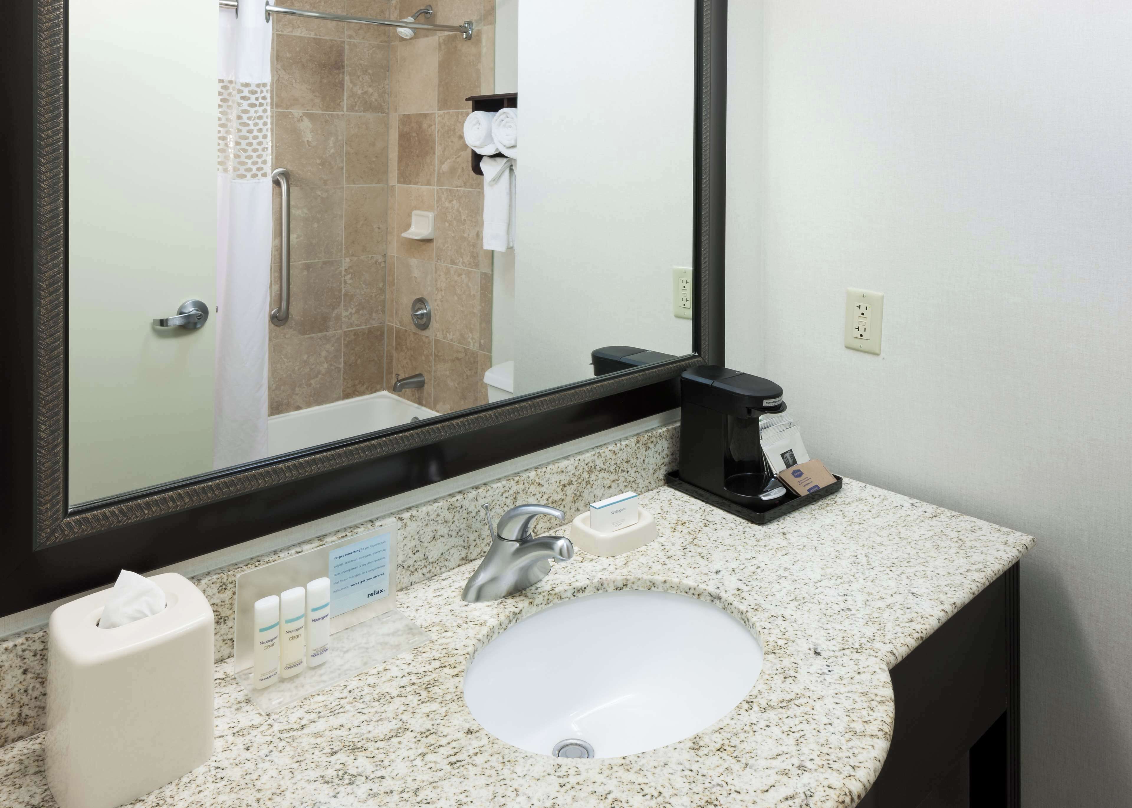 Hampton Inn & Suites Omaha-Downtown Hampton Inn & Suites Omaha-Downtown