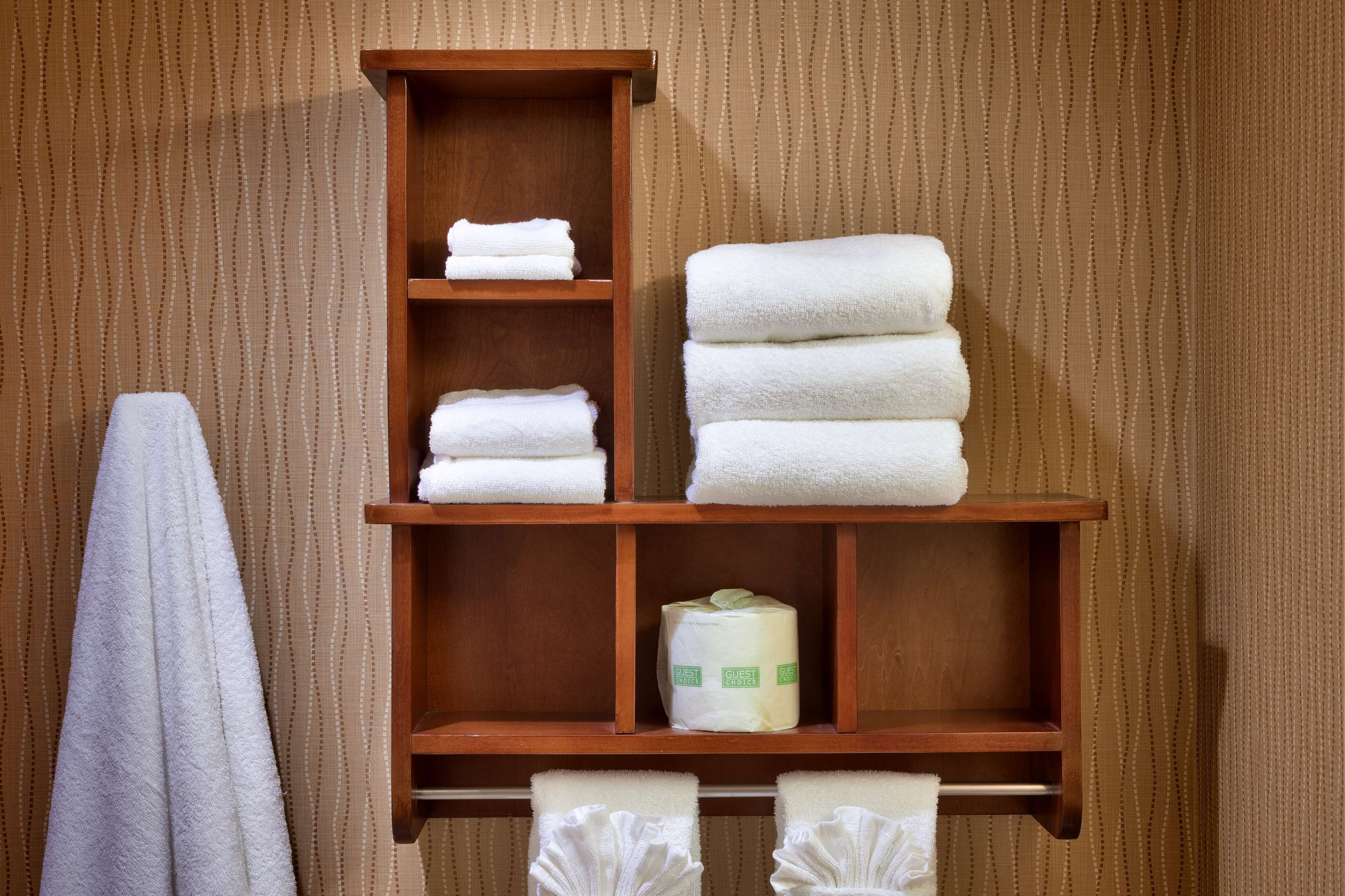 Hampton Inn Omaha/West Dodge Road (Old Mill) Hampton Inn Omaha/West Dodge Road (Old Mill)
