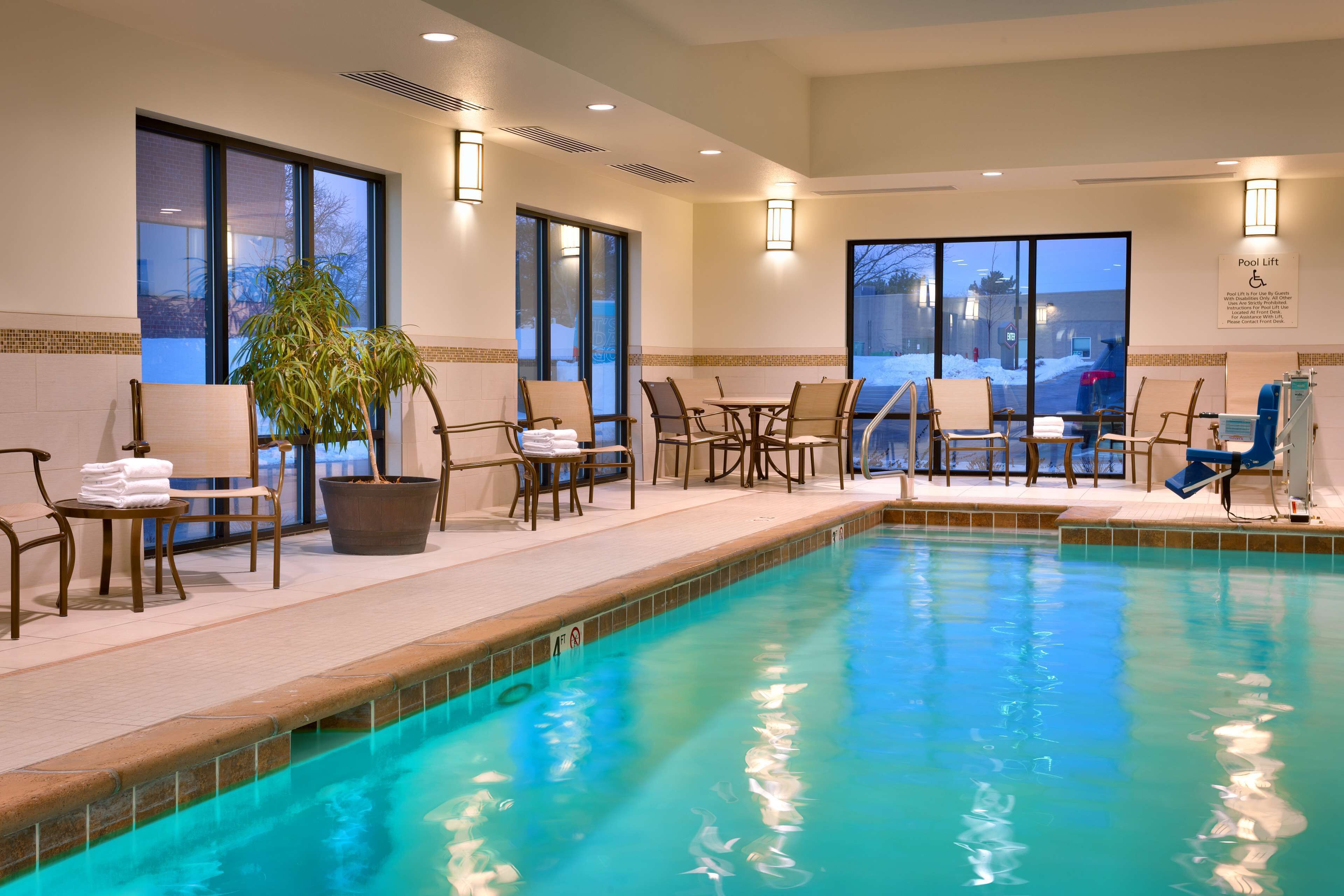 Hampton Inn Omaha/West Dodge Road (Old Mill) Hampton Inn Omaha/West Dodge Road (Old Mill)
