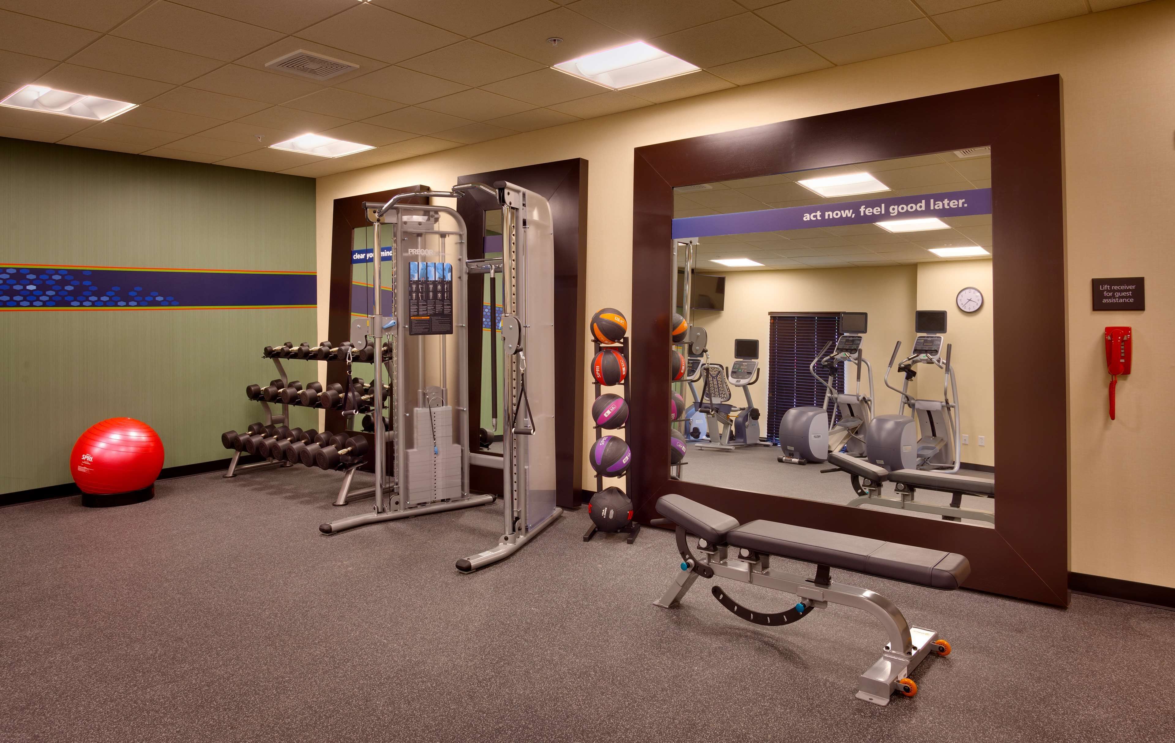 Hampton Inn Omaha/West Dodge Road (Old Mill) Hampton Inn Omaha/West Dodge Road (Old Mill)
