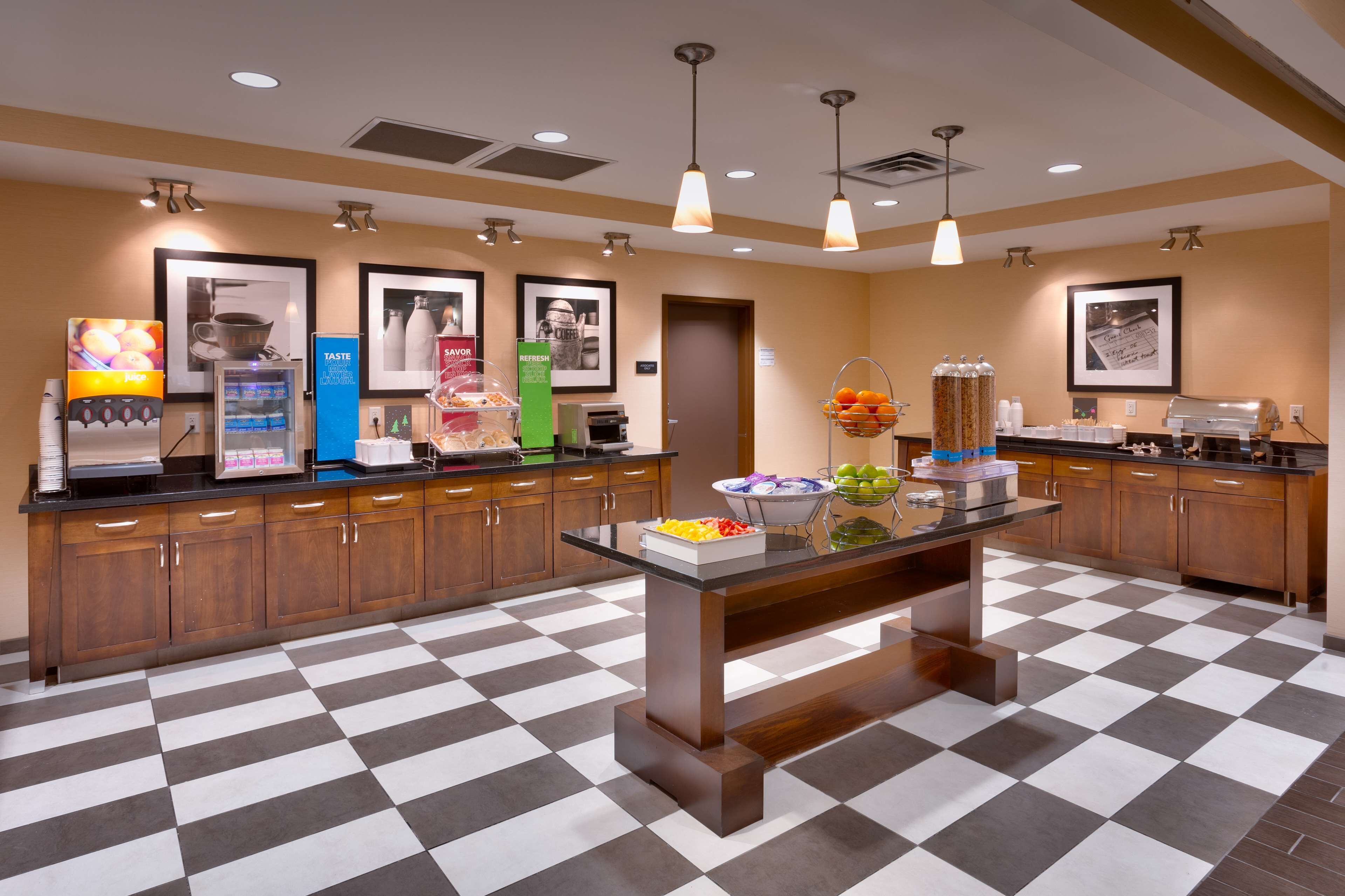 Hampton Inn Omaha/West Dodge Road (Old Mill) Hampton Inn Omaha/West Dodge Road (Old Mill)