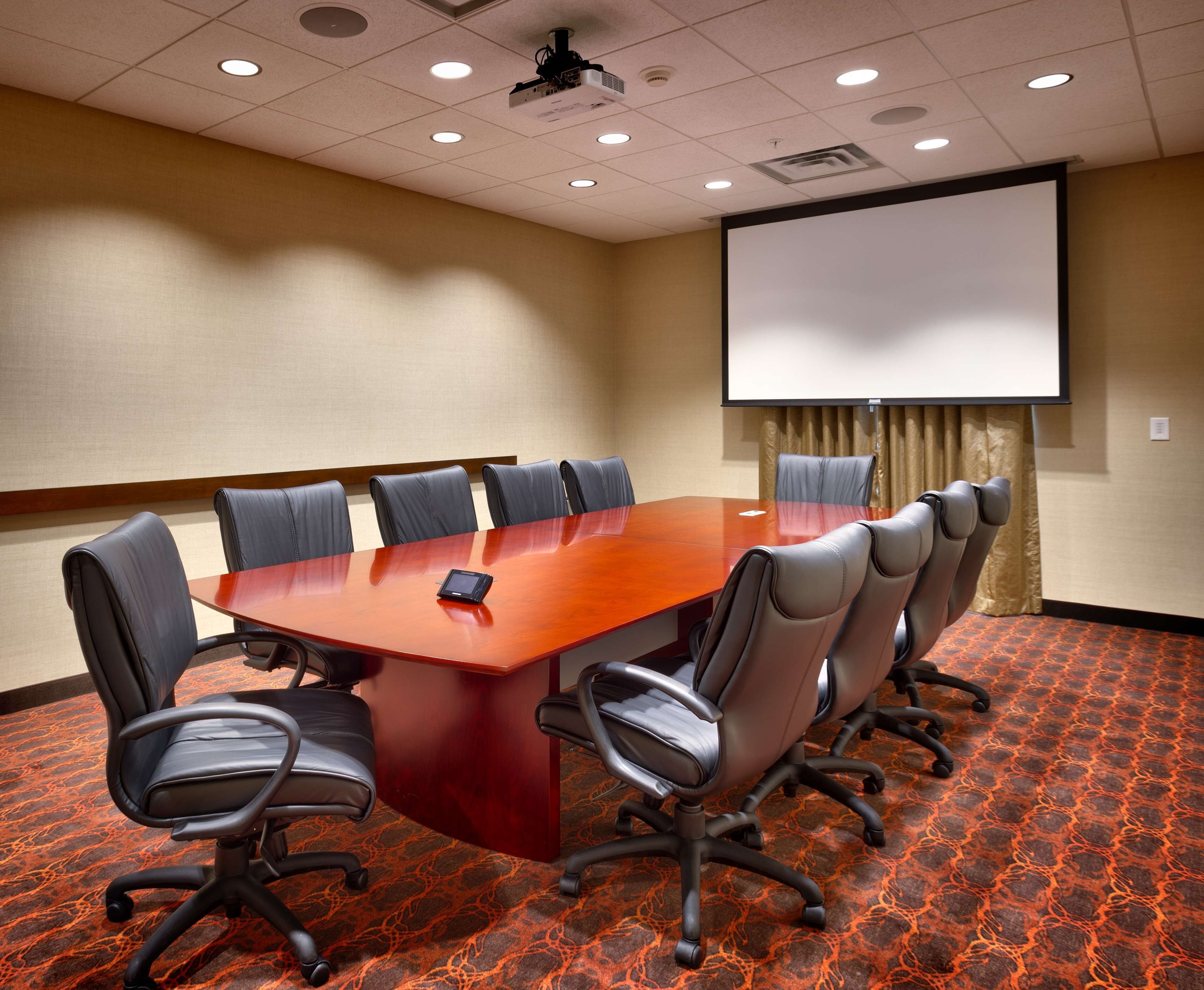 Hampton Inn Omaha/West Dodge Road (Old Mill) Hampton Inn Omaha/West Dodge Road (Old Mill)
