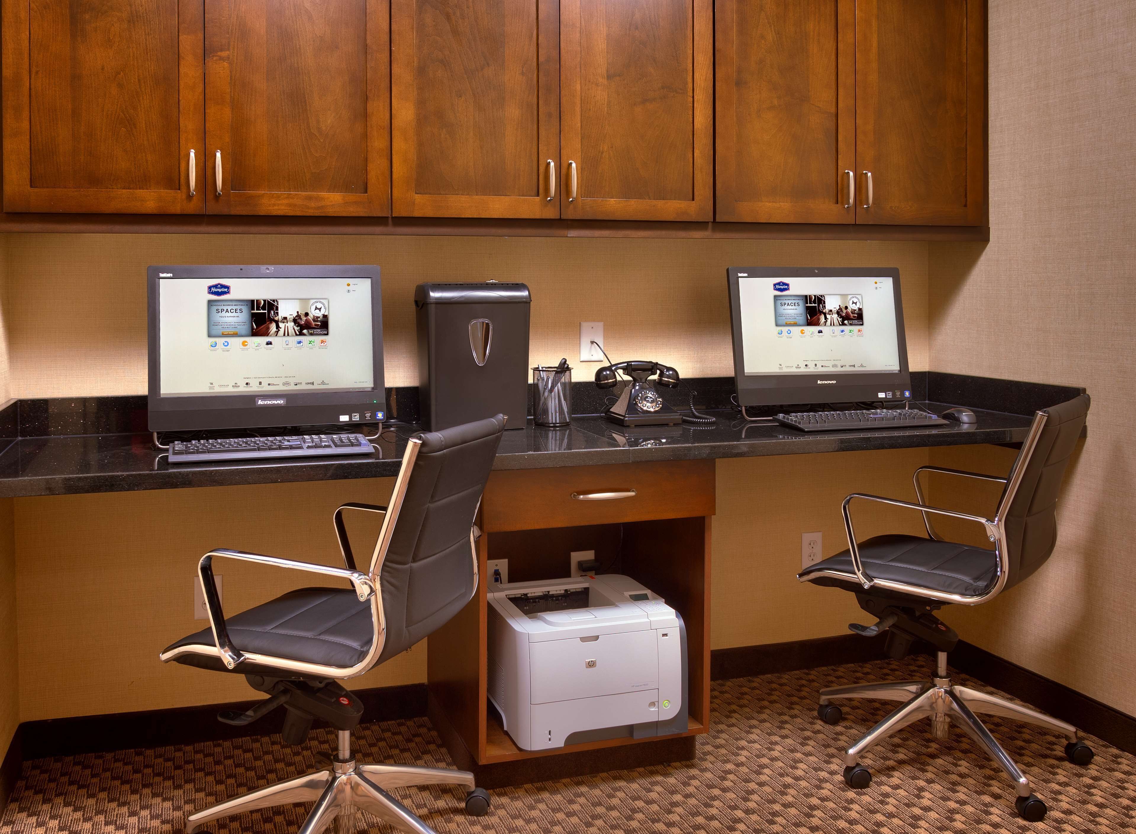 Hampton Inn Omaha/West Dodge Road (Old Mill) Hampton Inn Omaha/West Dodge Road (Old Mill)