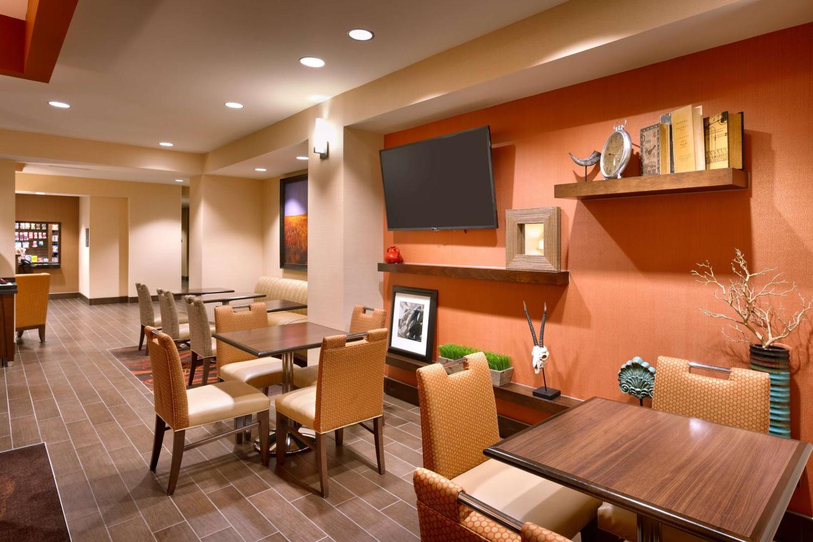 Hampton Inn Omaha/West Dodge Road (Old Mill) Hampton Inn Omaha/West Dodge Road (Old Mill)