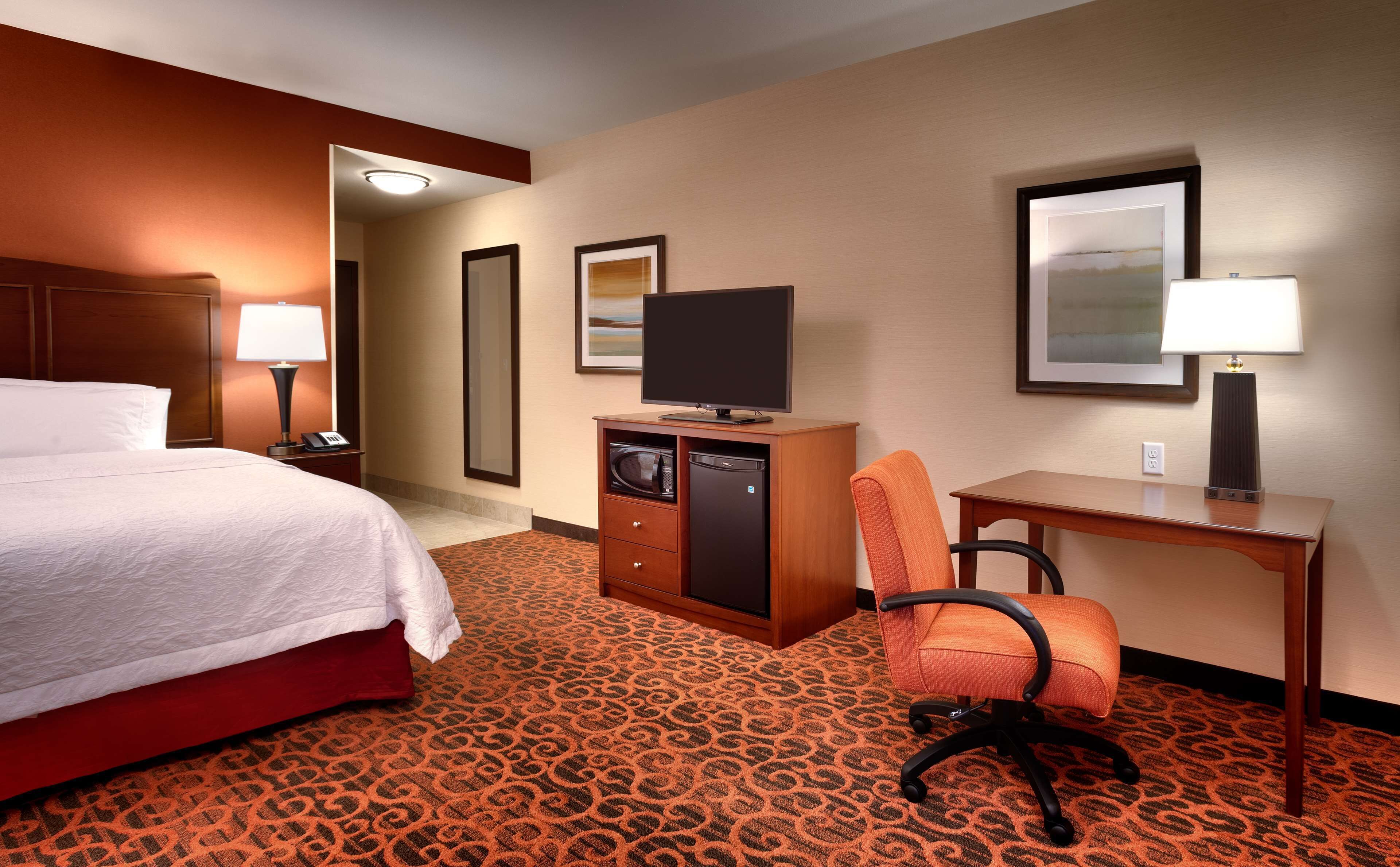 Hampton Inn Omaha/West Dodge Road (Old Mill) Hampton Inn Omaha/West Dodge Road (Old Mill)