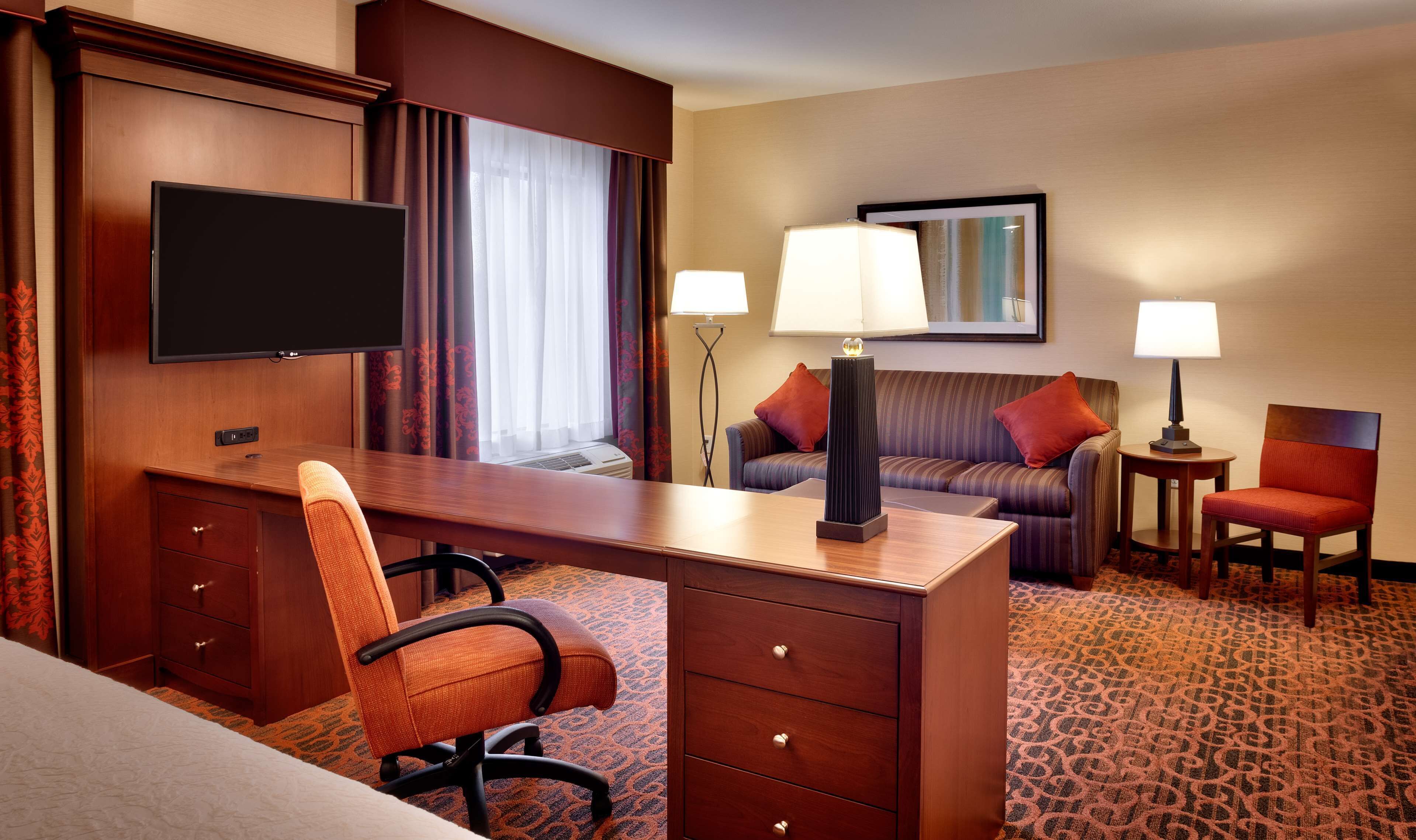 Hampton Inn Omaha/West Dodge Road (Old Mill) Hampton Inn Omaha/West Dodge Road (Old Mill)