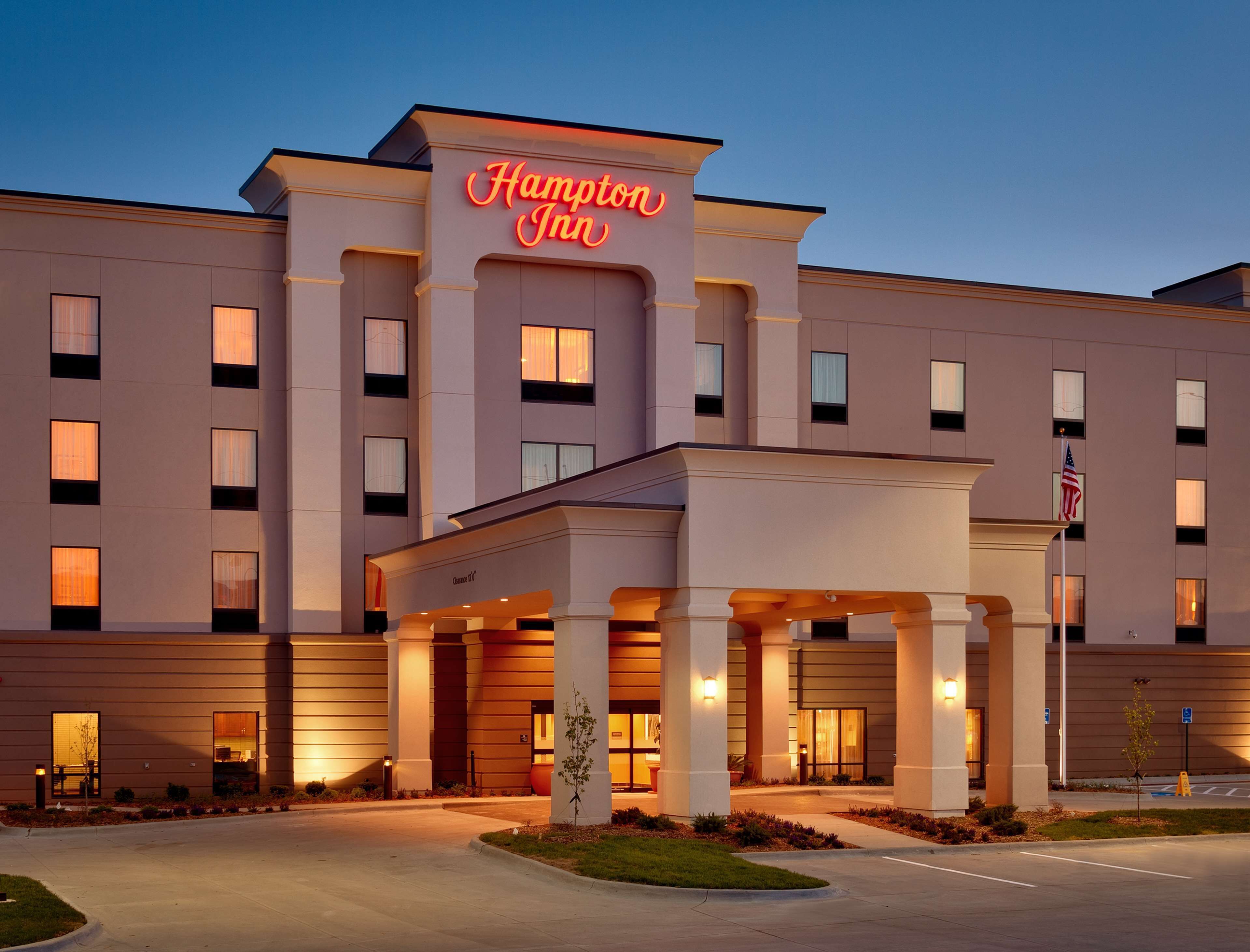 Hampton Inn Omaha/West Dodge Road (Old Mill) Hampton Inn Omaha/West Dodge Road (Old Mill)