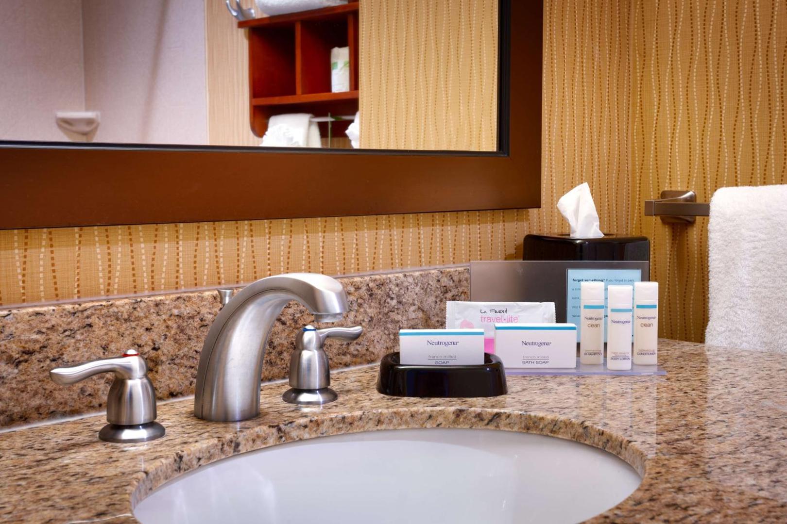 Hampton Inn Omaha/West Dodge Road (Old Mill) Hampton Inn Omaha/West Dodge Road (Old Mill)
