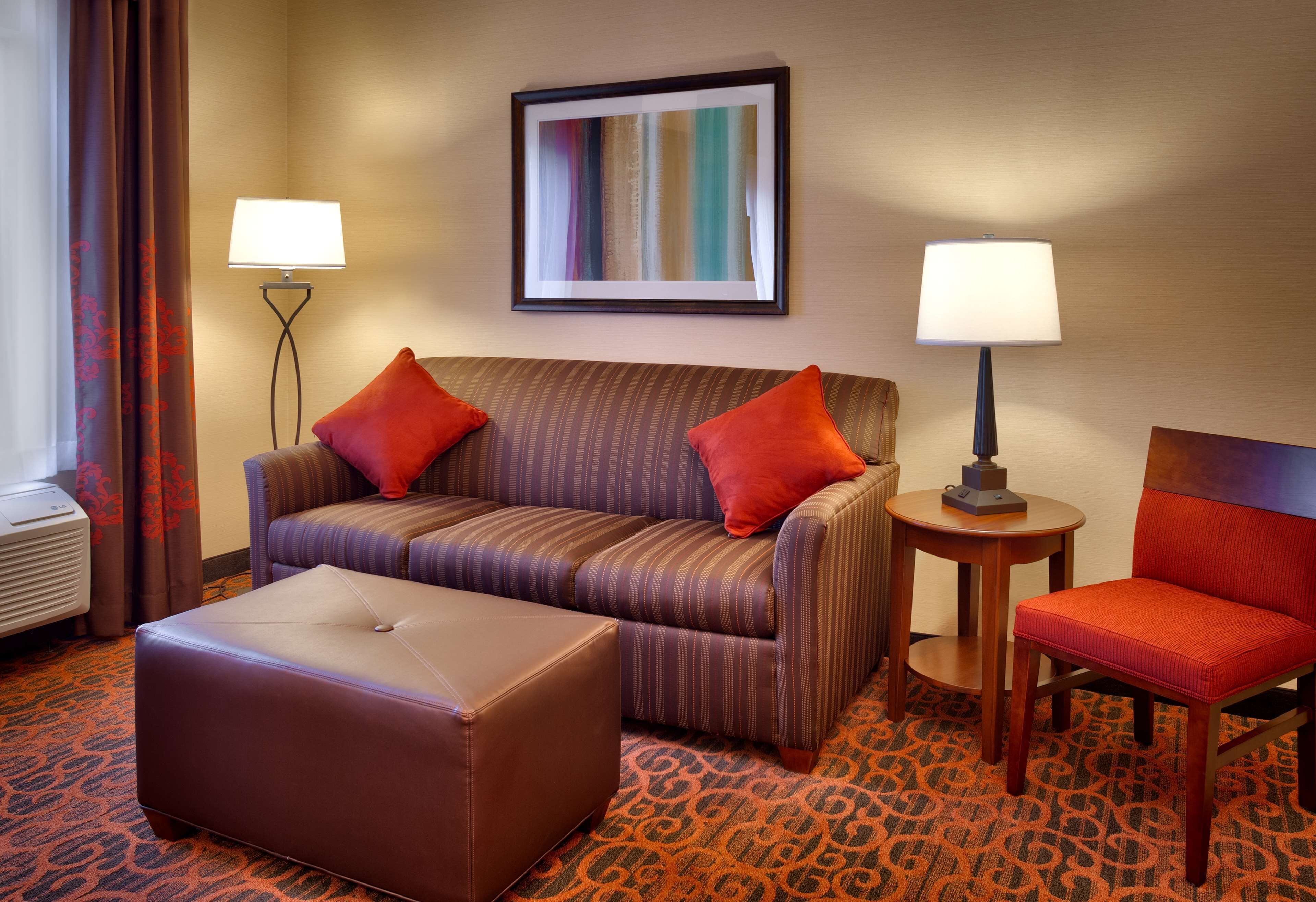 Hampton Inn Omaha/West Dodge Road (Old Mill) Hampton Inn Omaha/West Dodge Road (Old Mill)