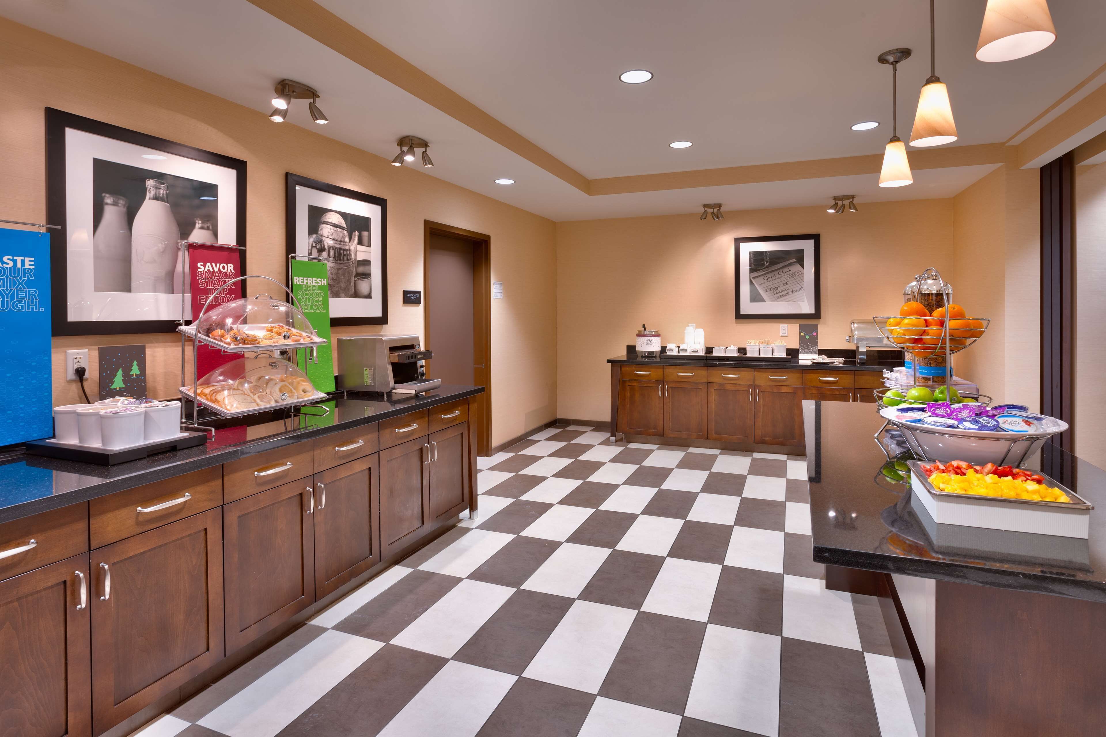 Hampton Inn Omaha/West Dodge Road (Old Mill) Hampton Inn Omaha/West Dodge Road (Old Mill)