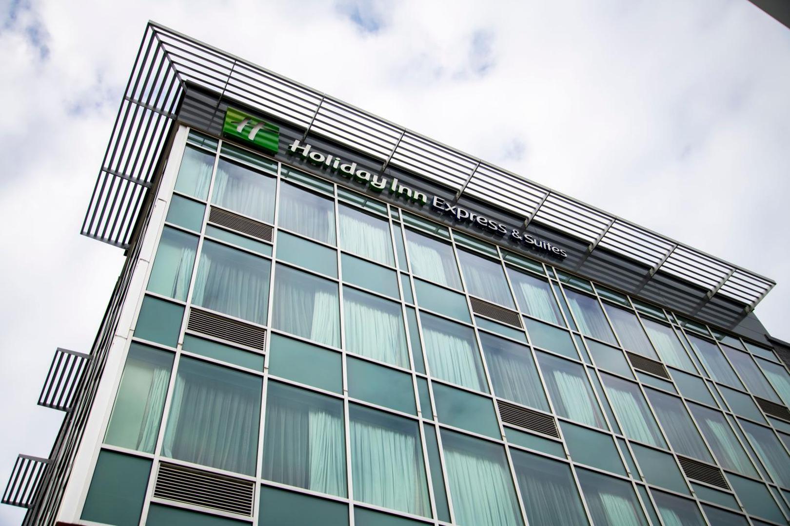 Holiday Inn Express & Suites Jersey City - Holland Tunnel Holiday Inn Express & Suites Jersey City - Holland Tunnel
