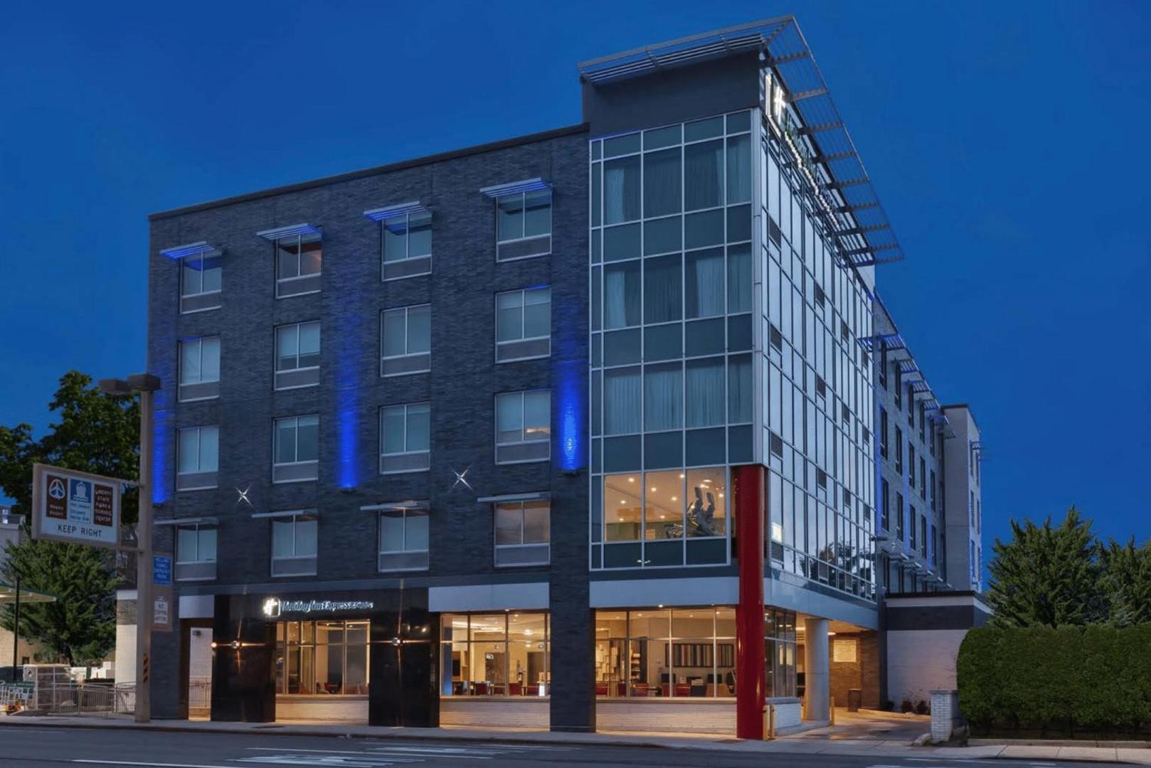 Holiday Inn Express & Suites Jersey City - Holland Tunnel Holiday Inn Express & Suites Jersey City - Holland Tunnel