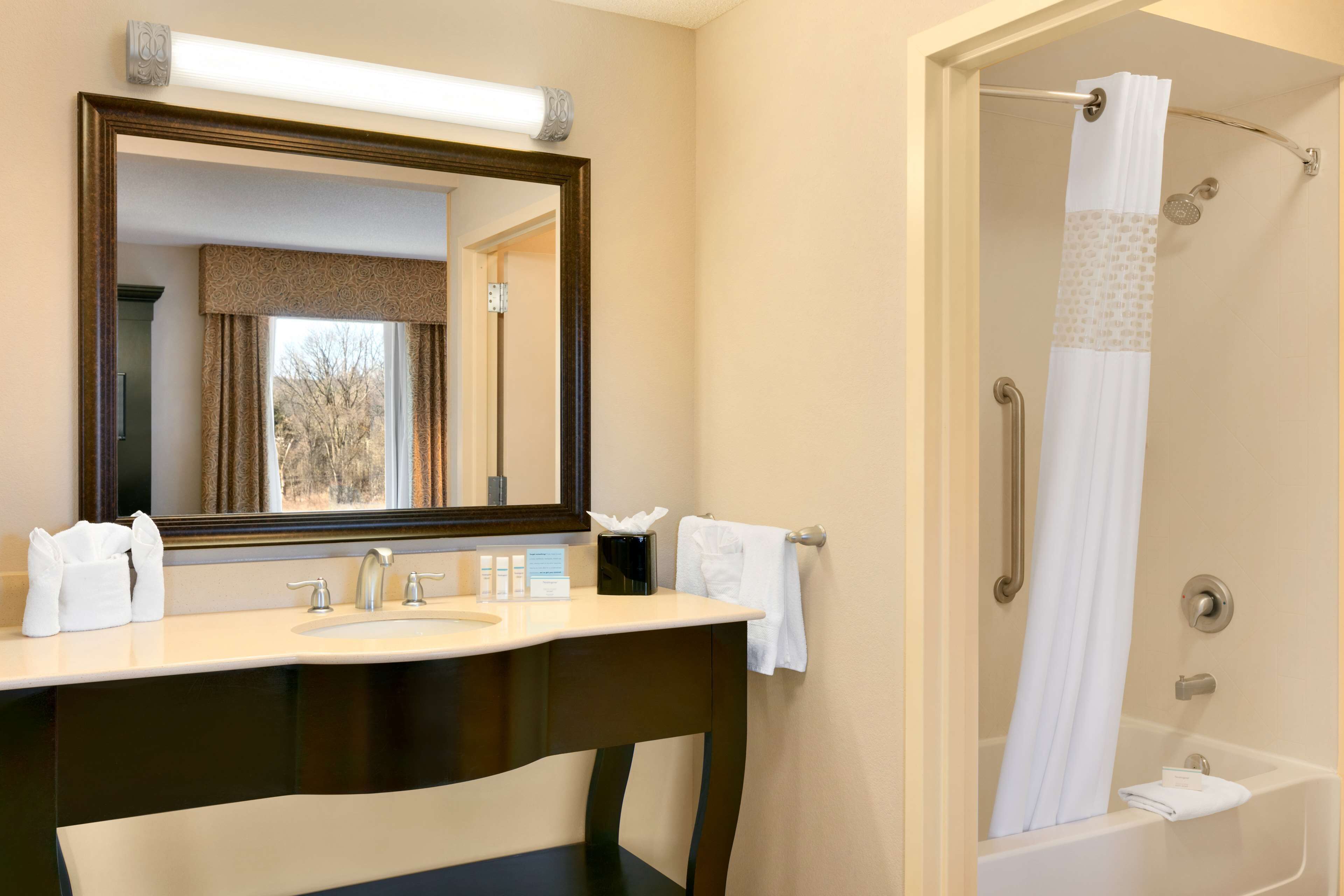 Hampton Inn & Suites Mahwah Hampton Inn & Suites Mahwah