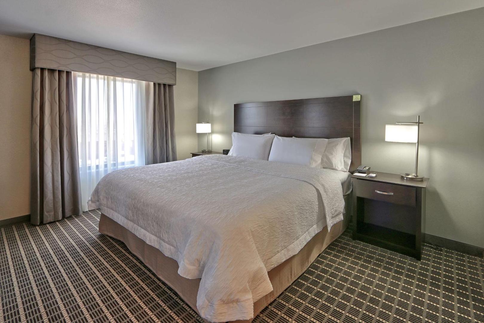 Hampton Inn & Suites Albuquerque Airport Hampton Inn & Suites Albuquerque Airport