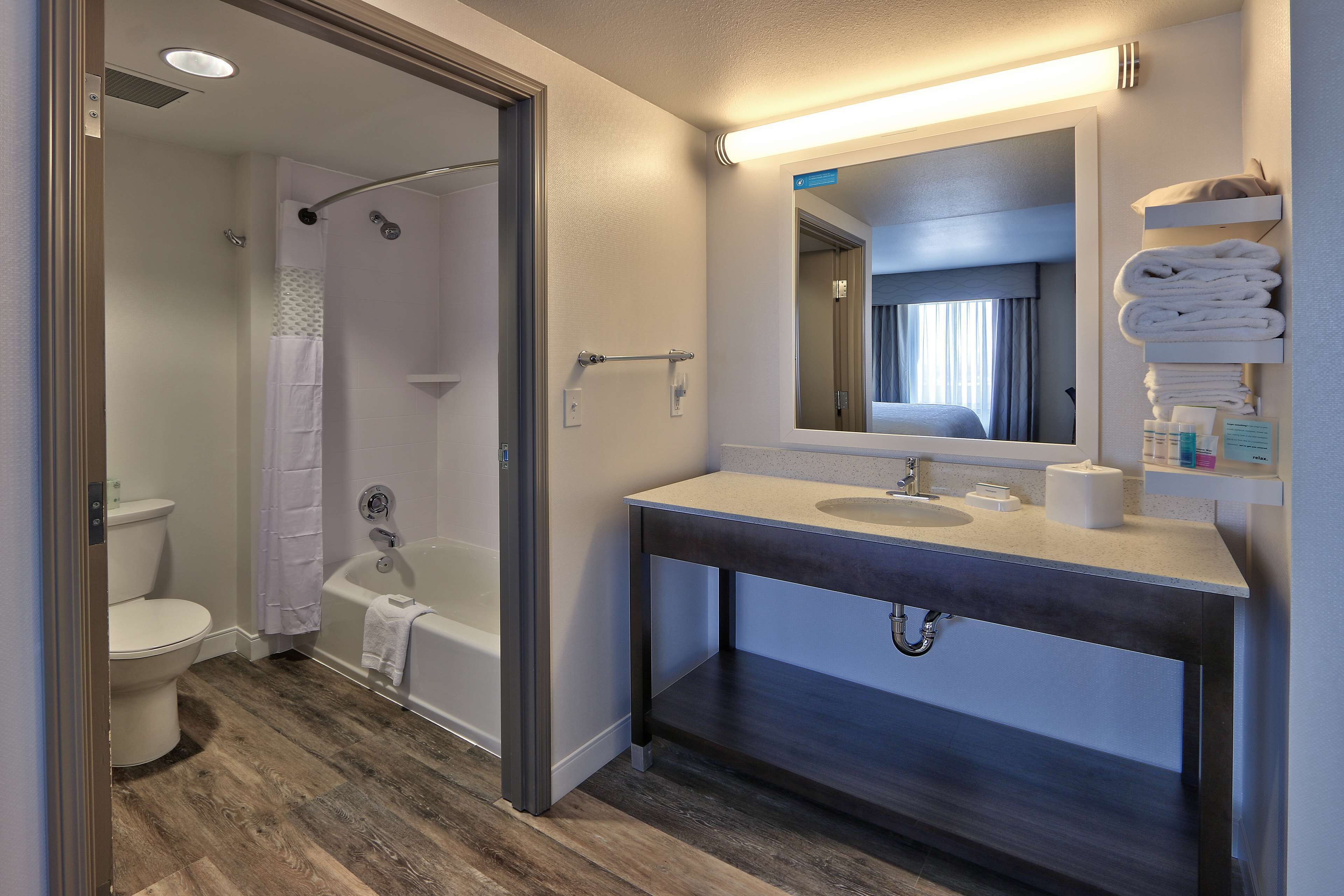 Hampton Inn & Suites Albuquerque Airport Hampton Inn & Suites Albuquerque Airport