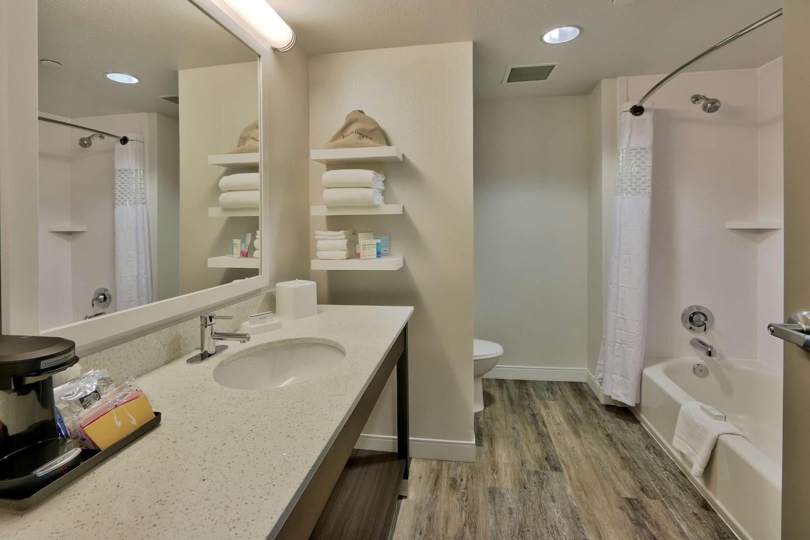 Hampton Inn & Suites Albuquerque Airport Hampton Inn & Suites Albuquerque Airport