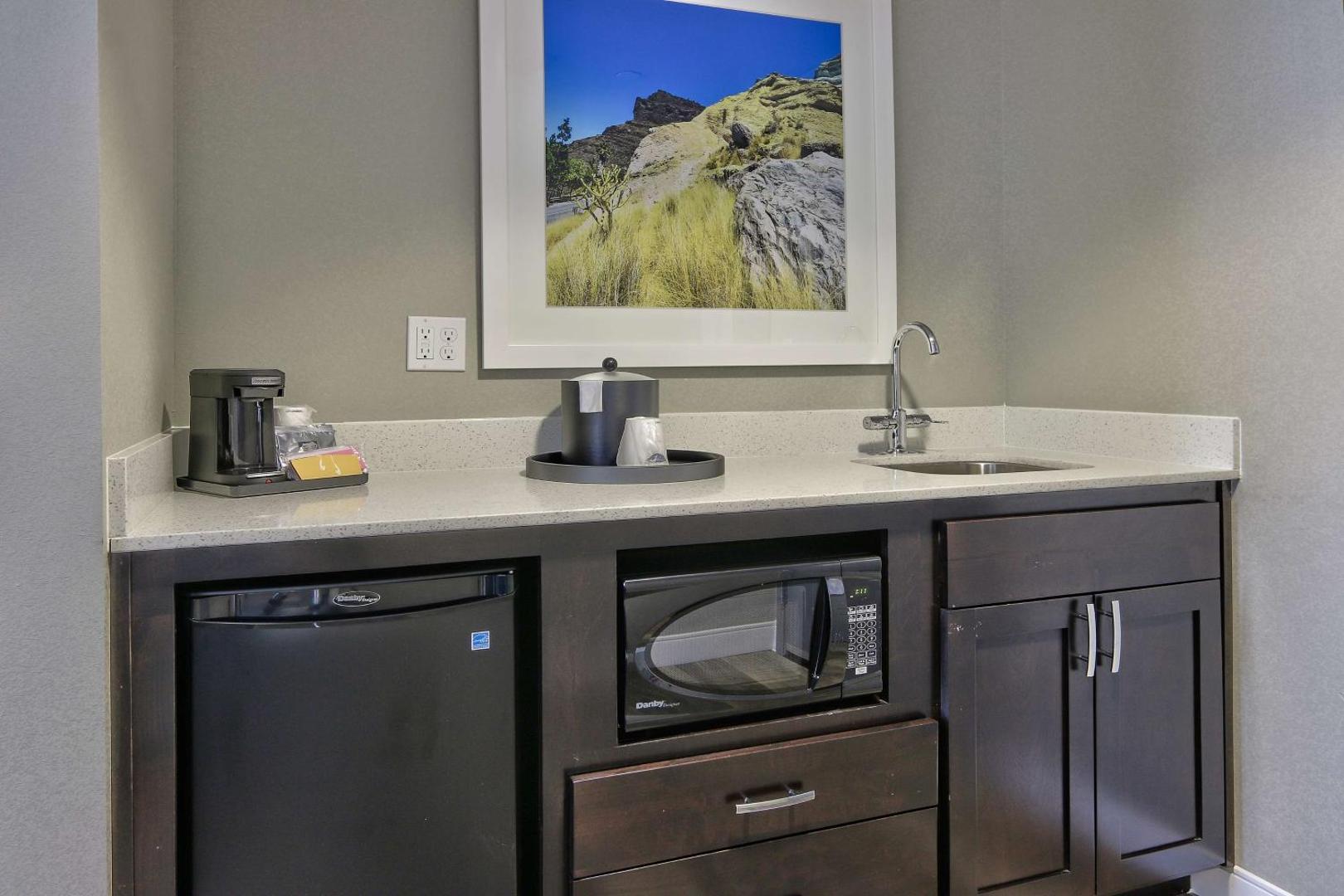 Hampton Inn & Suites Albuquerque Airport Hampton Inn & Suites Albuquerque Airport