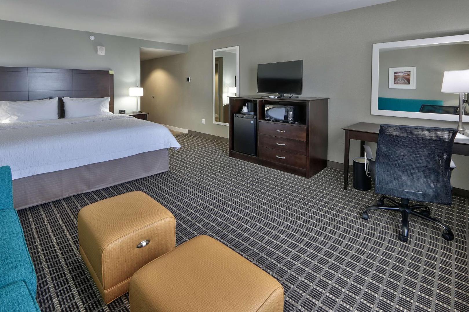 Hampton Inn & Suites Albuquerque Airport Hampton Inn & Suites Albuquerque Airport