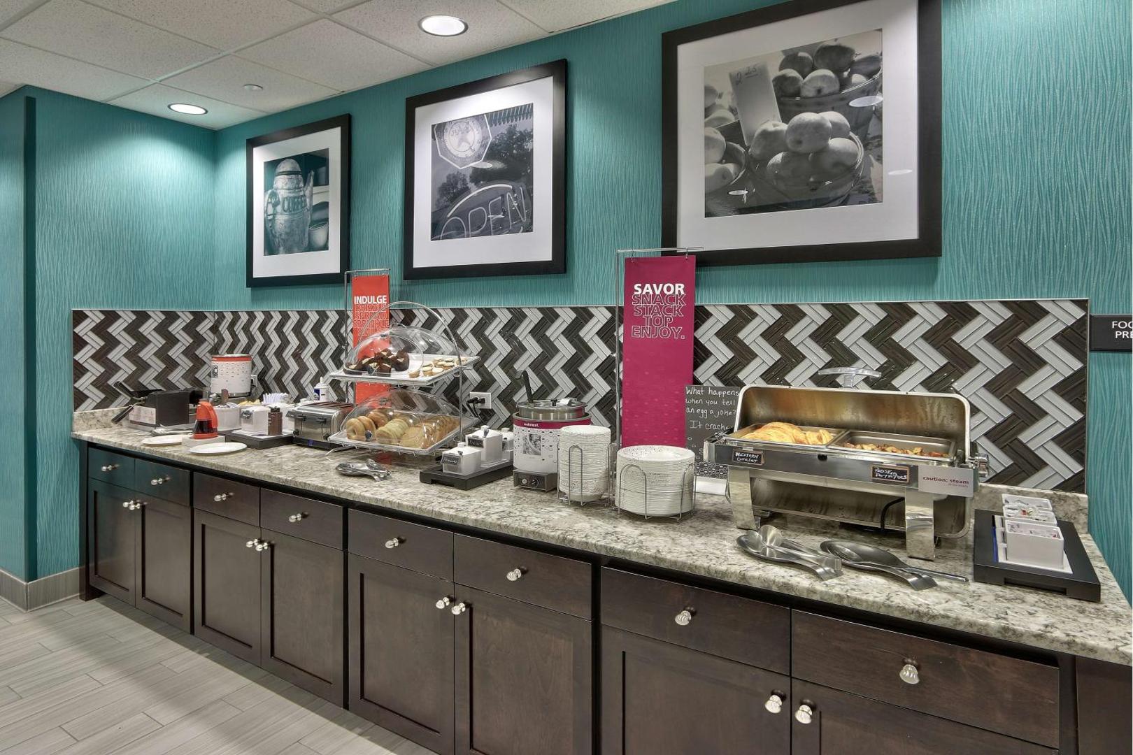 Hampton Inn & Suites Albuquerque Airport Hampton Inn & Suites Albuquerque Airport