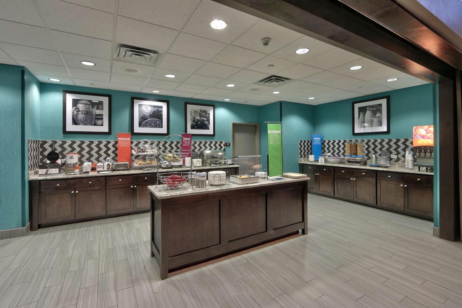 Hampton Inn & Suites Albuquerque Airport Hampton Inn & Suites Albuquerque Airport
