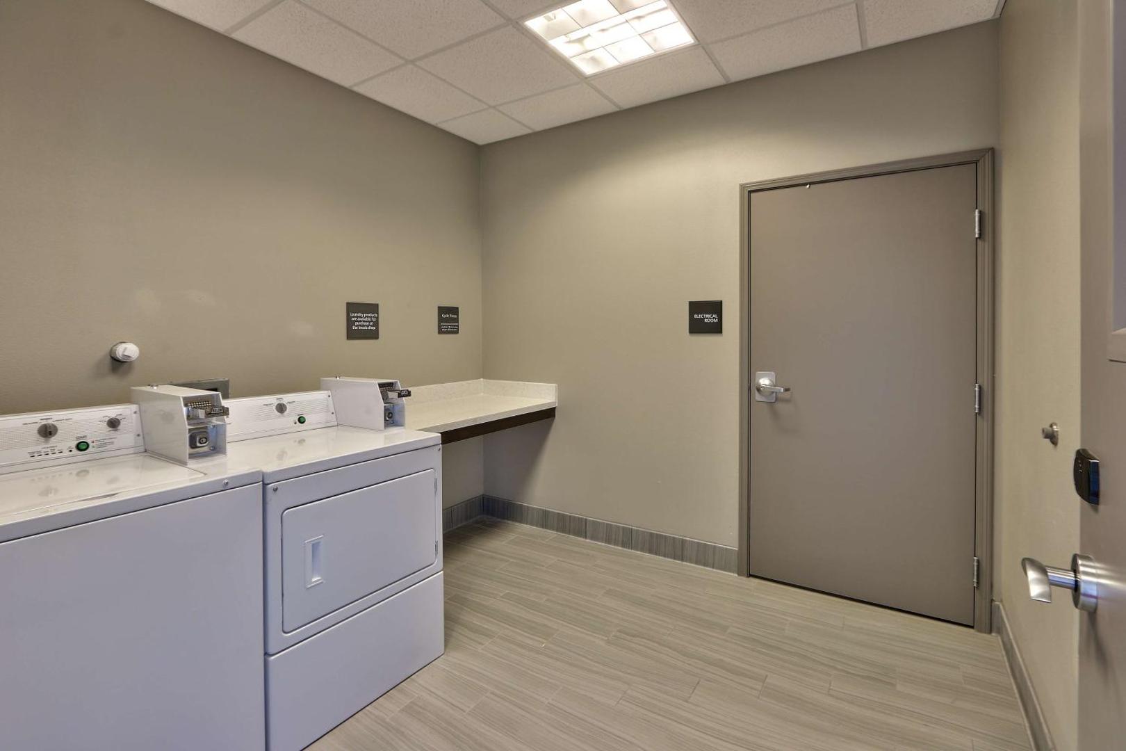 Hampton Inn & Suites Albuquerque Airport Hampton Inn & Suites Albuquerque Airport