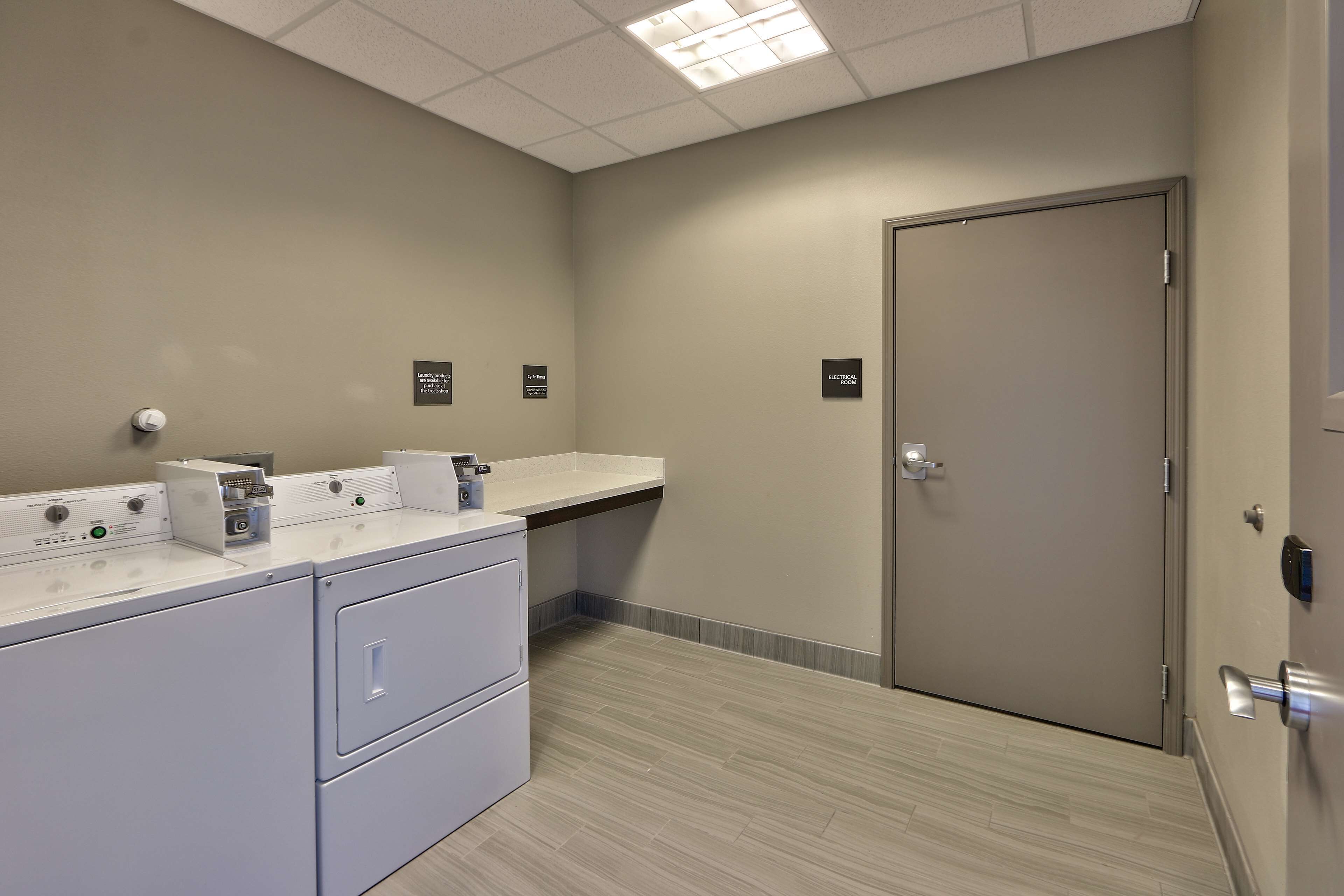 Hampton Inn & Suites Albuquerque Airport Hampton Inn & Suites Albuquerque Airport