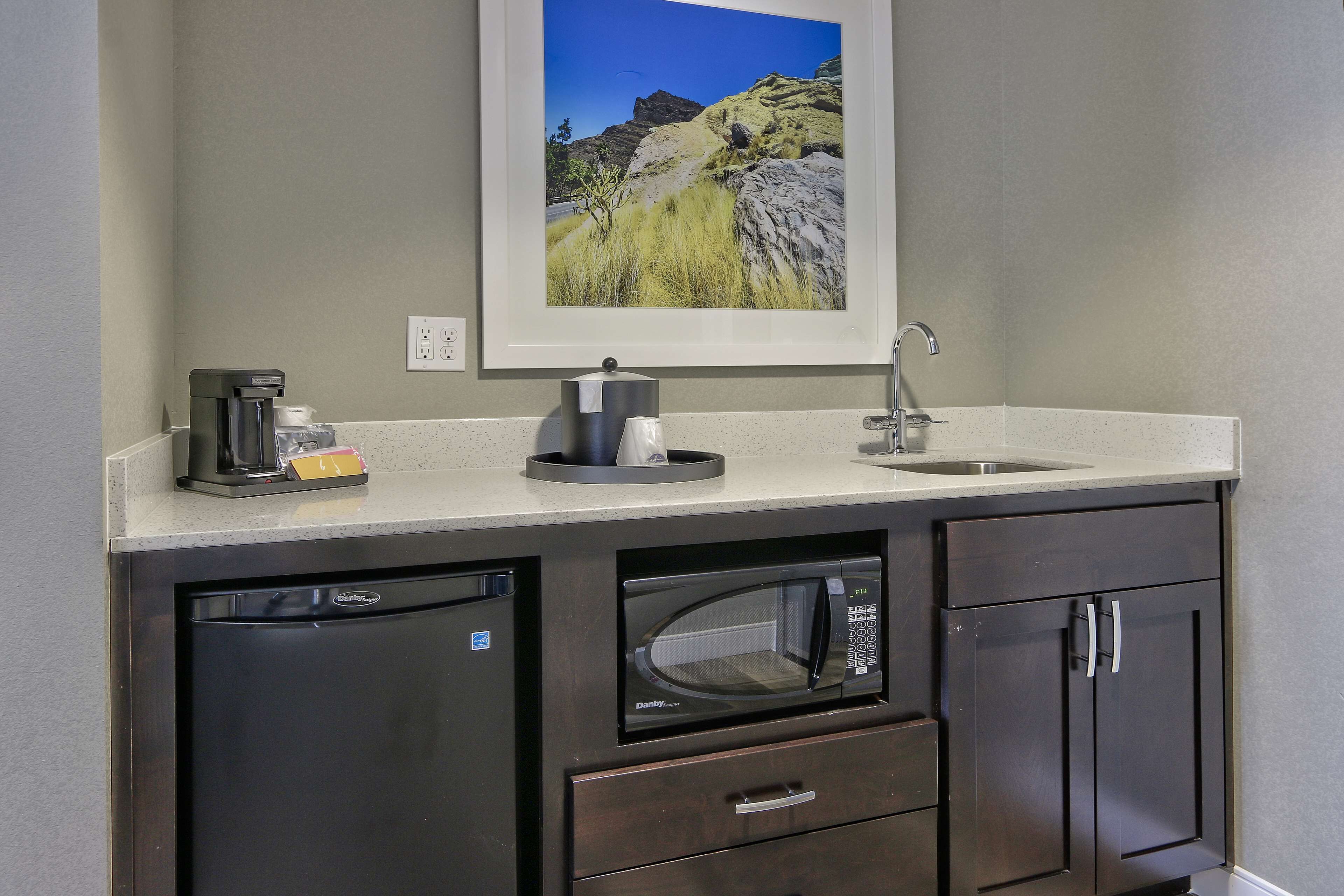 Hampton Inn & Suites Albuquerque Airport Hampton Inn & Suites Albuquerque Airport