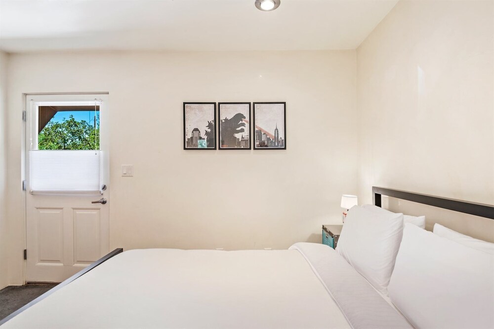 Casa Godzilla Casa Godzilla