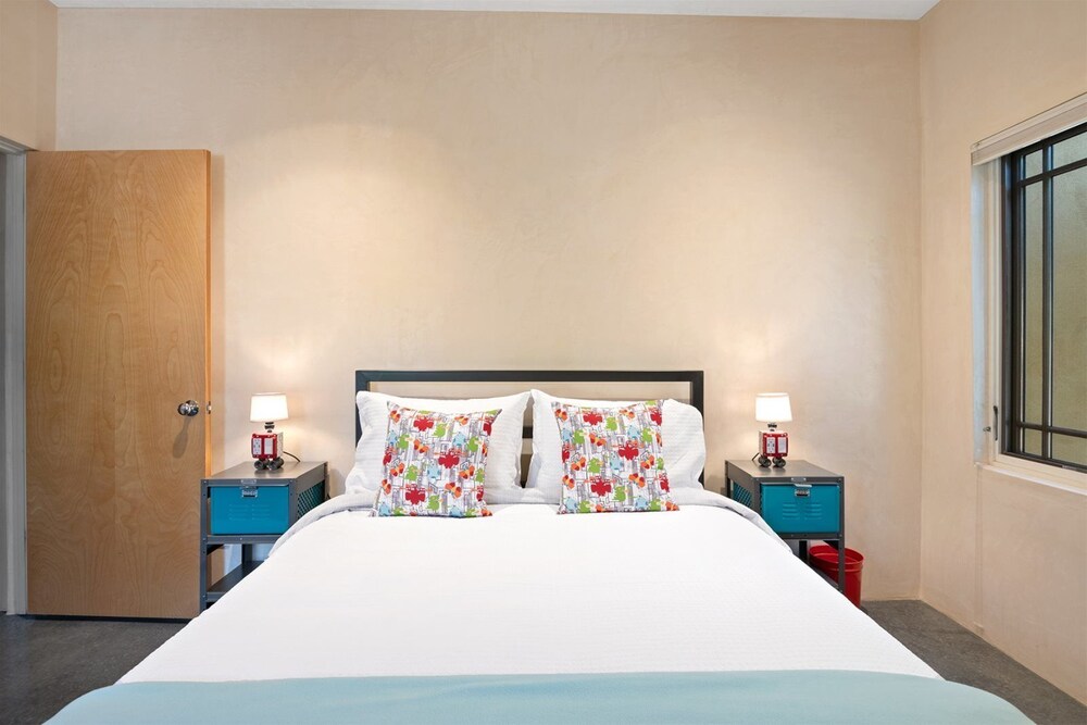 Casa Godzilla Casa Godzilla