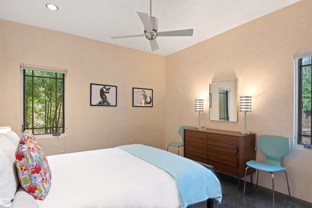 Casa Godzilla Casa Godzilla