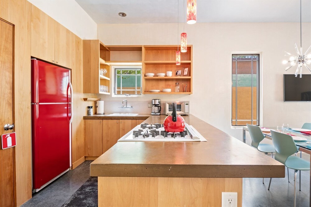 Casa Godzilla Casa Godzilla