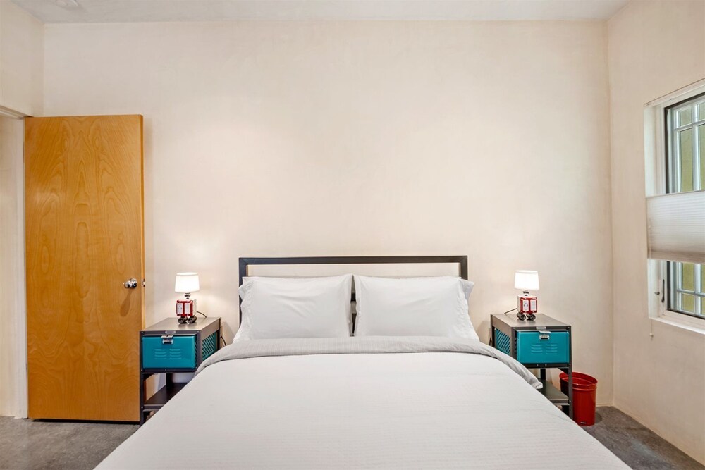 Casa Godzilla Casa Godzilla