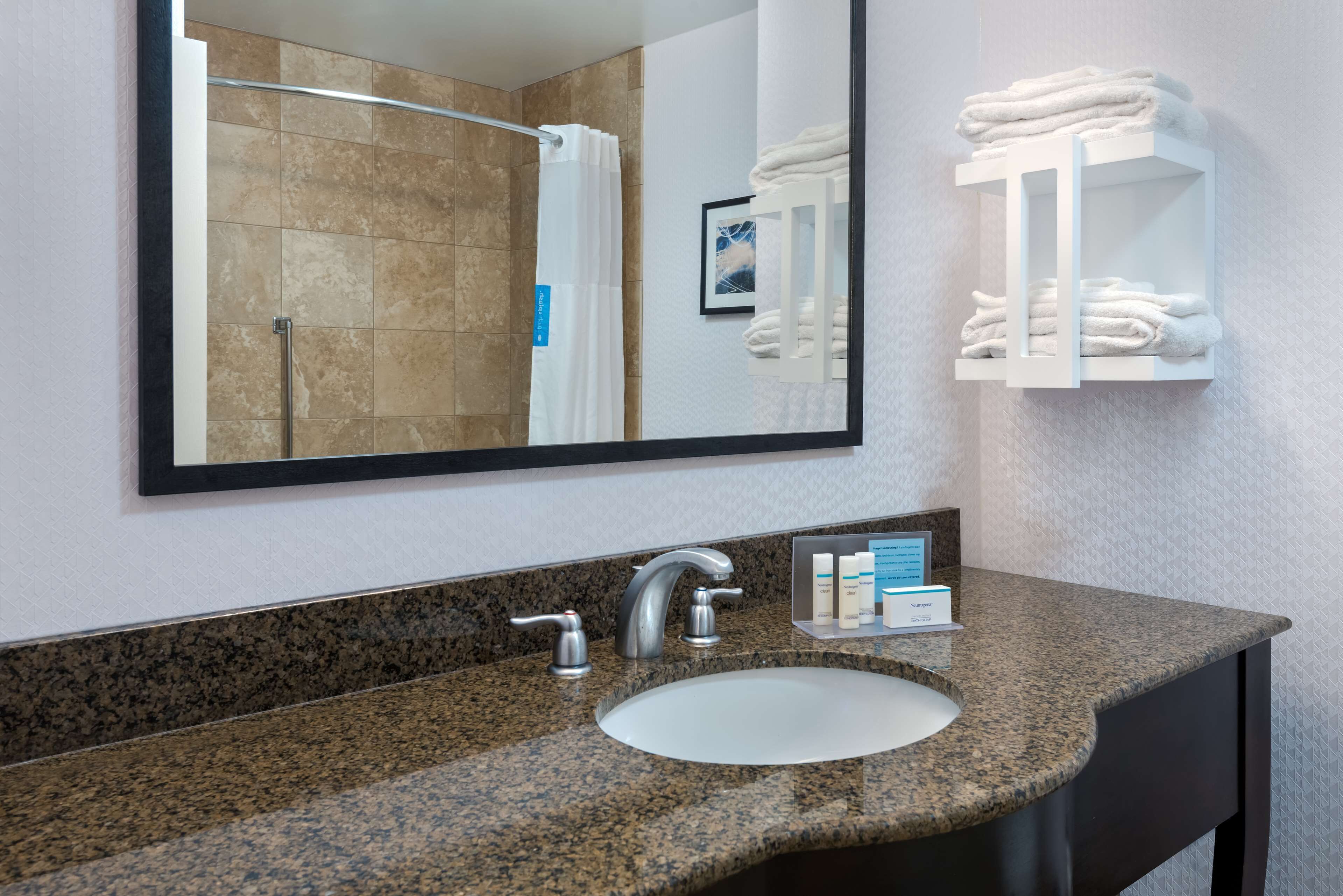 Hampton Inn & Suites Buffalo/Downtown Hampton Inn & Suites Buffalo/Downtown